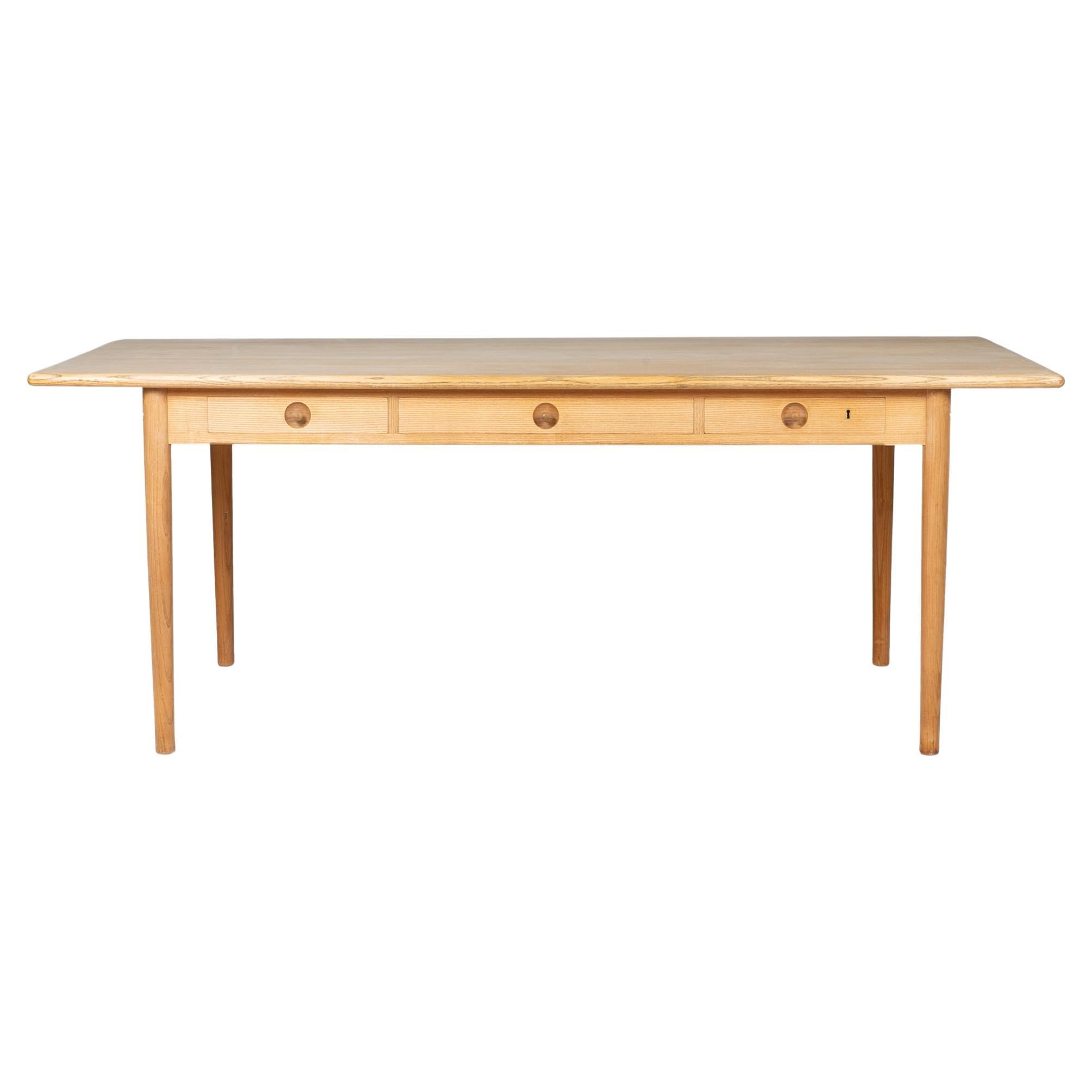 Scrivania Hans Wegner Tavolo danese del metà secolo in vendita