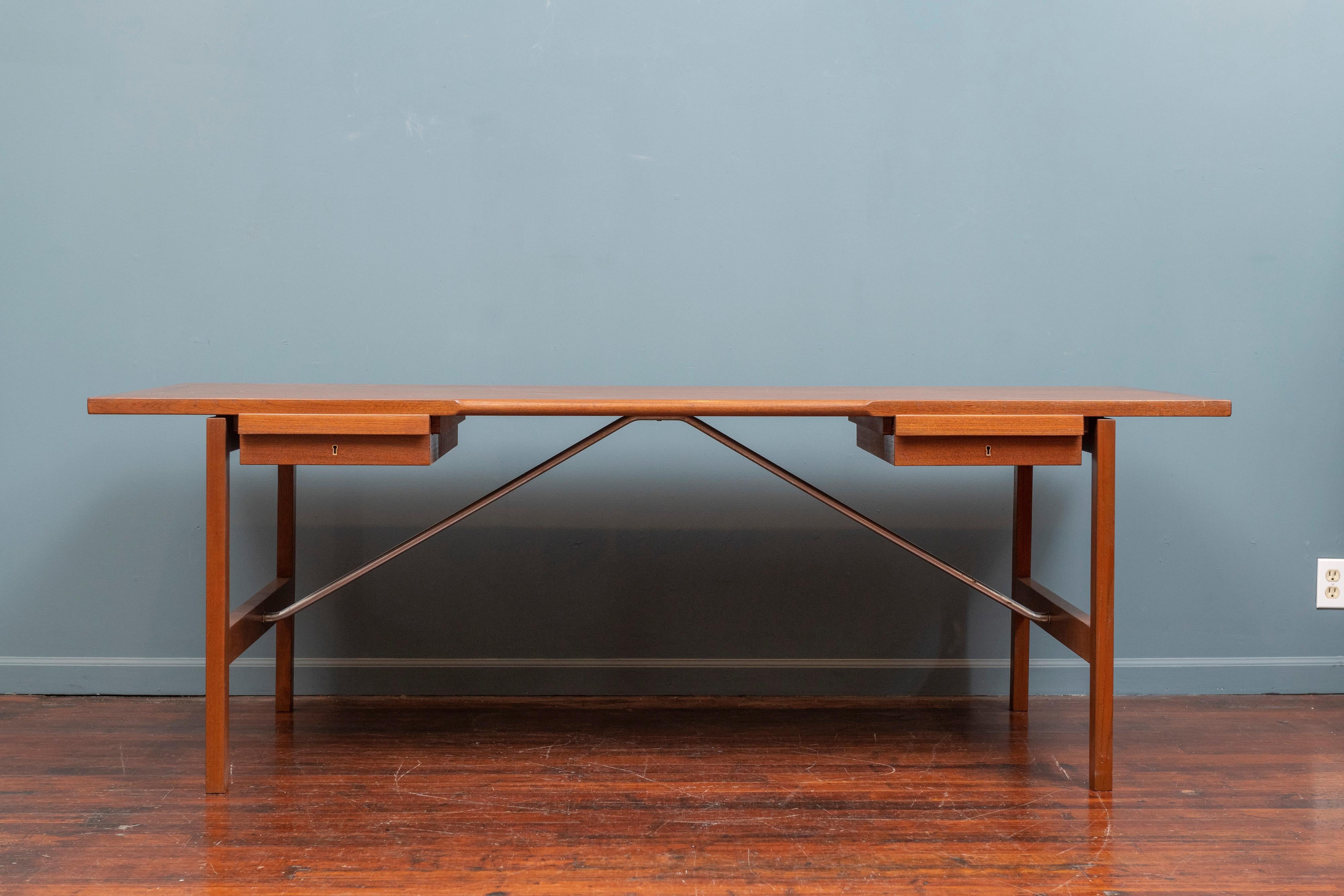 Hans Wegner desk model AT325 for Andreas Tuck, Denmark. Large and impressive desk made with high quality construction and attention to detail, newly refinished and ready to enjoy.
Stamped with makers mark to underside of the top with signs of