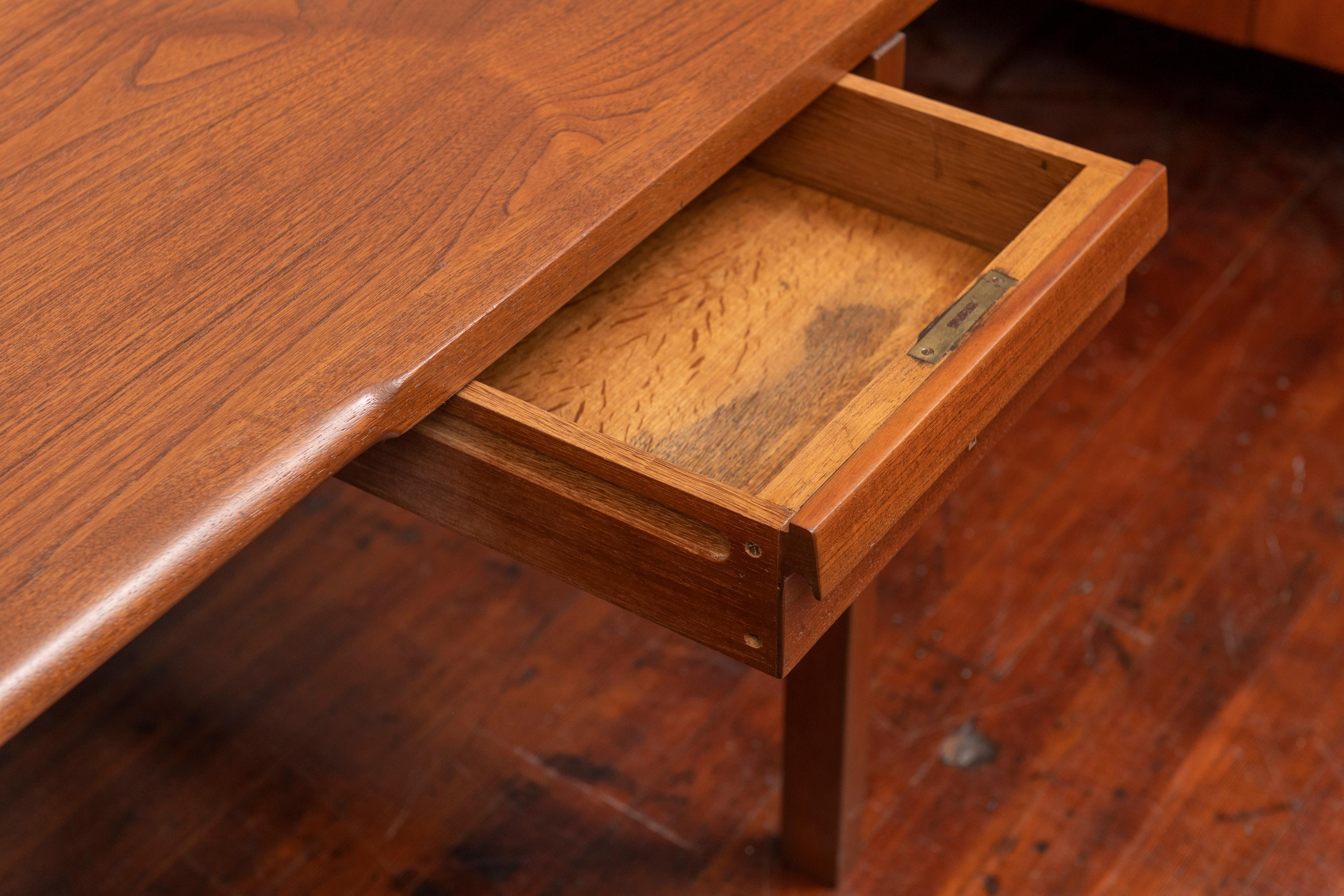 Hans Wegner Desk Model AT325 for Andreas Tuck In Good Condition For Sale In San Francisco, CA