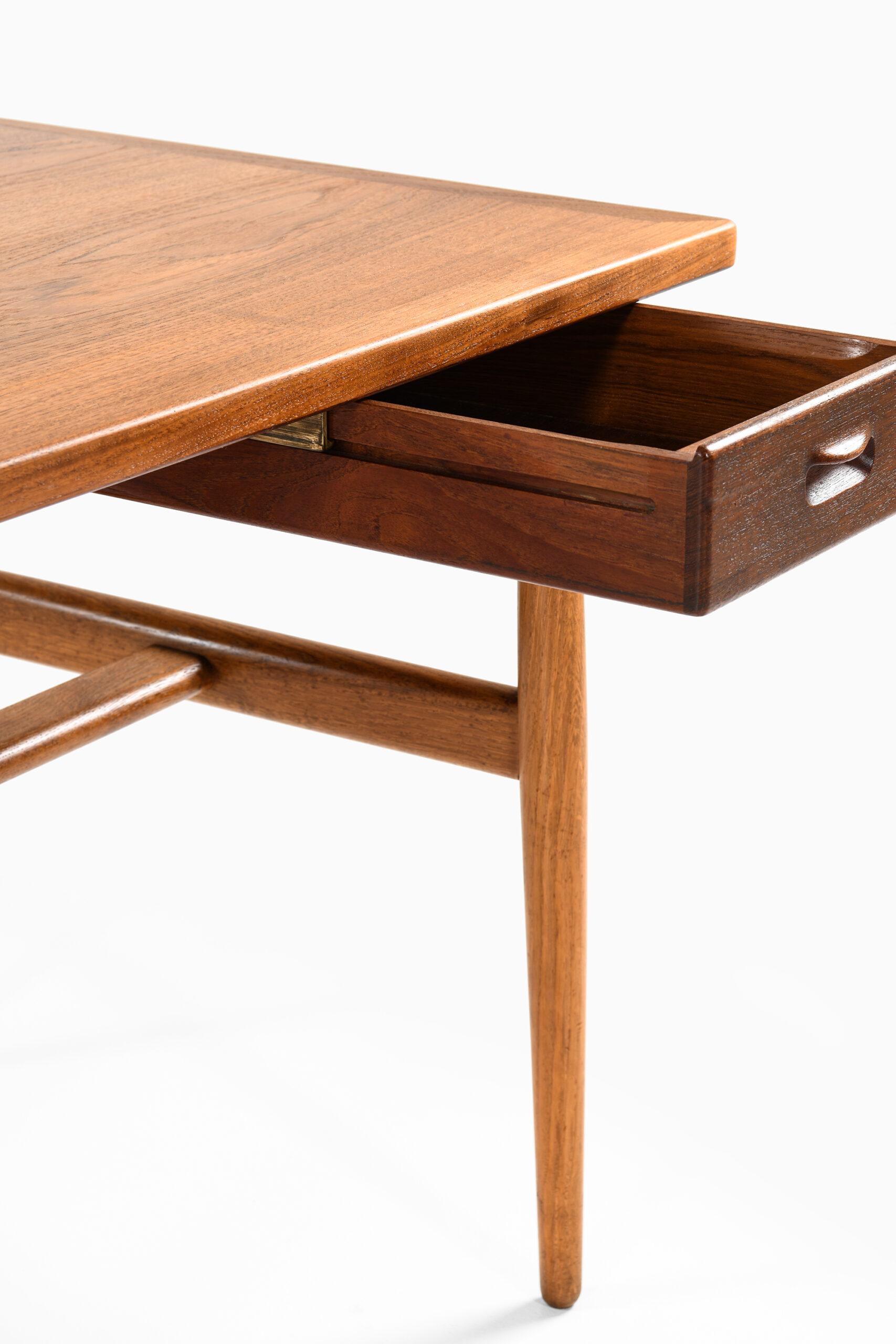 Hans Wegner Desk Model JH-563 by Cabinetmaker Johannes Hansen in Denmark For Sale 6