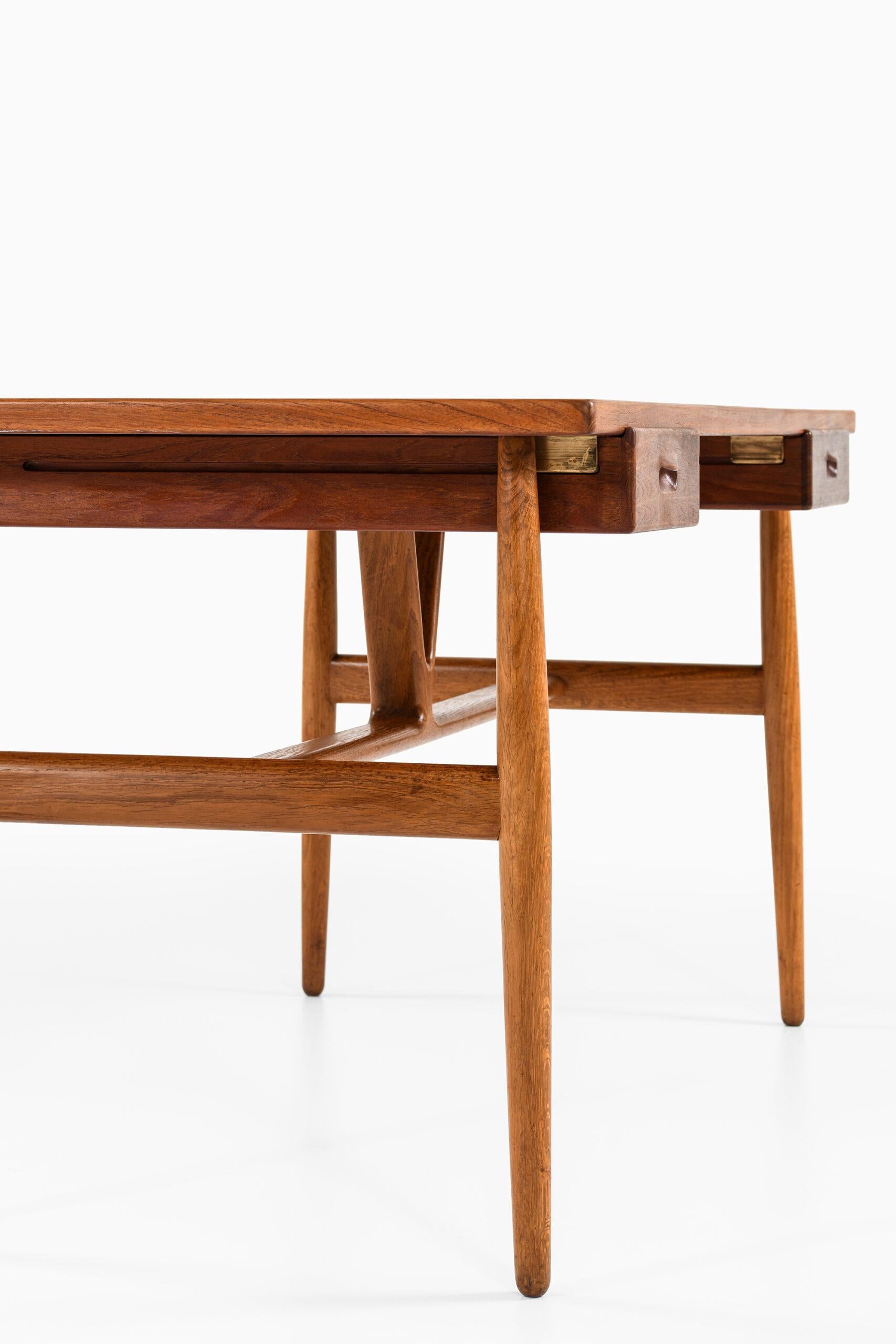 Hans Wegner Desk Model JH-563 by Cabinetmaker Johannes Hansen in Denmark For Sale 7