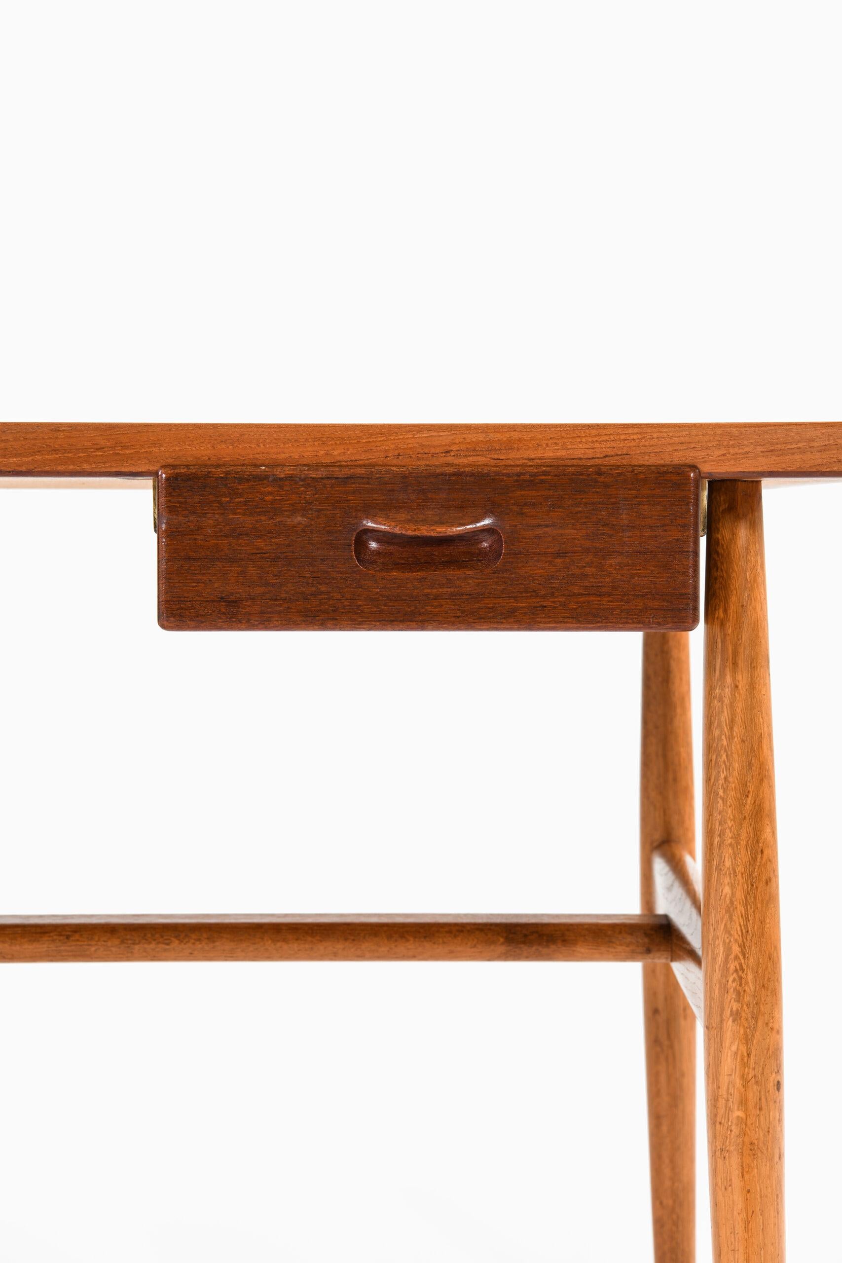 Scandinavian Modern Hans Wegner Desk Model JH-563 by Cabinetmaker Johannes Hansen in Denmark For Sale