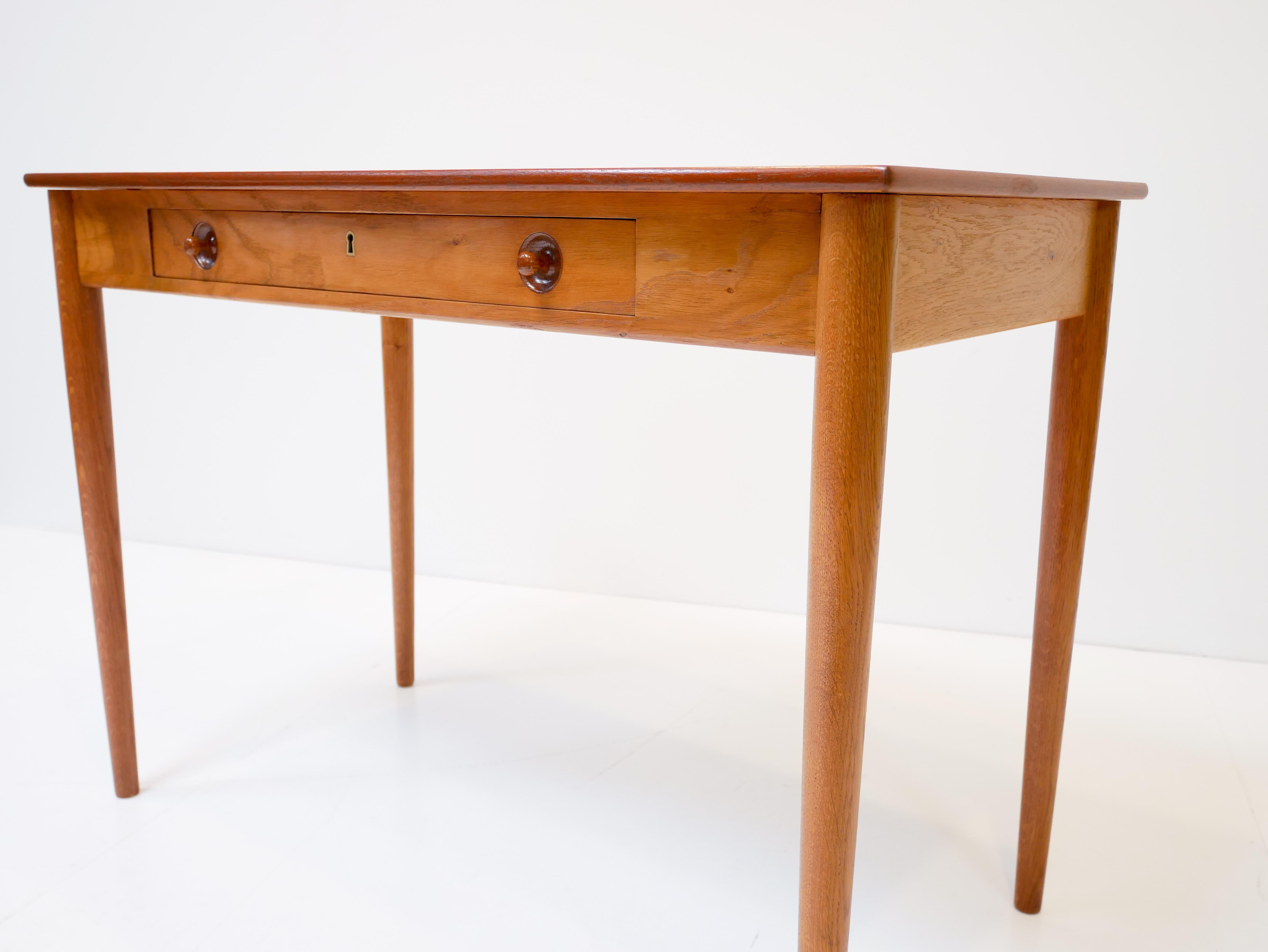 Scandinavian Modern Hans Wegner Desk, Model Ry 32 in Teak and Oak, 1959