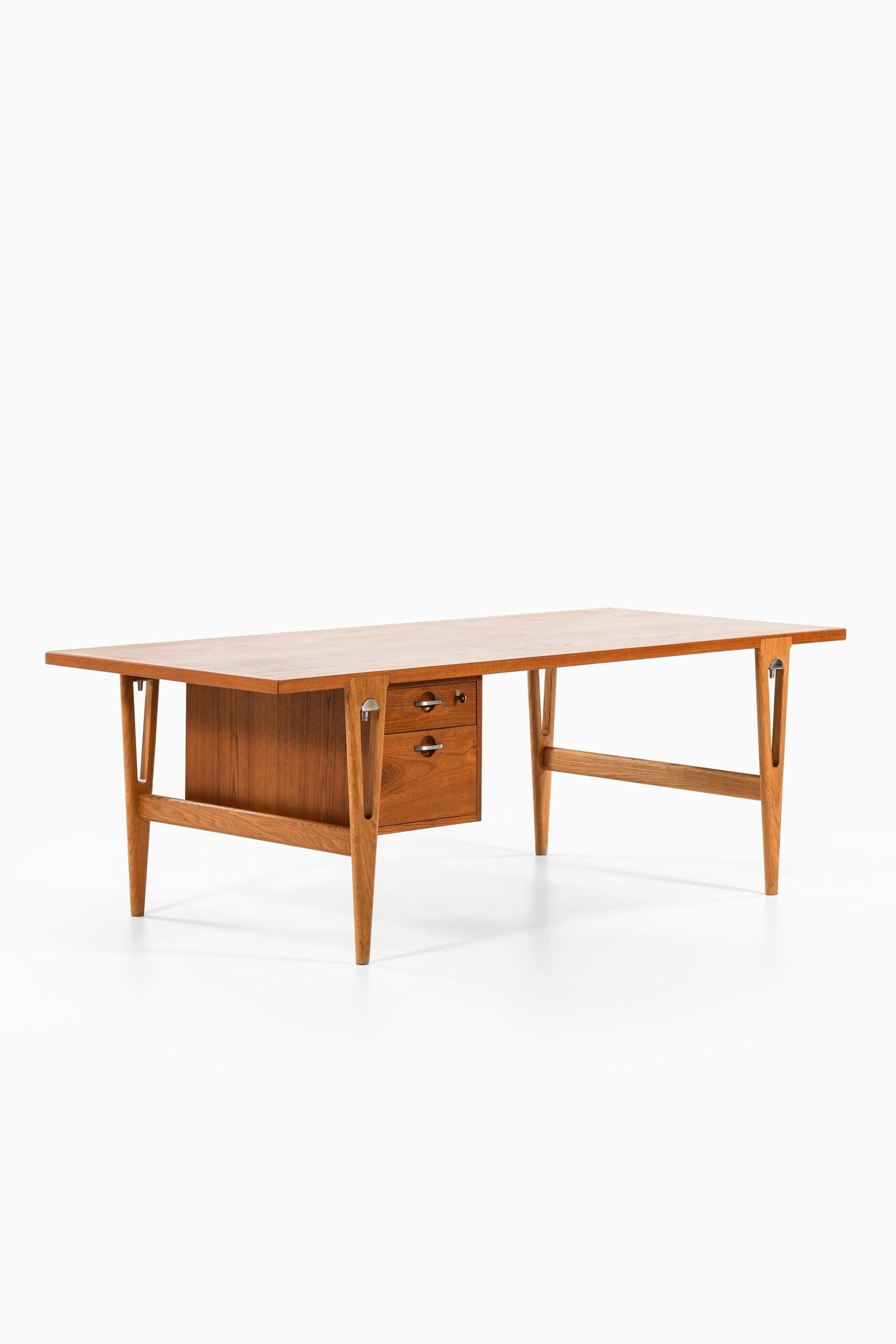 Hans Wegner Desk Produced by Cabinetmaker Johannes Hansen in Denmark For Sale 3