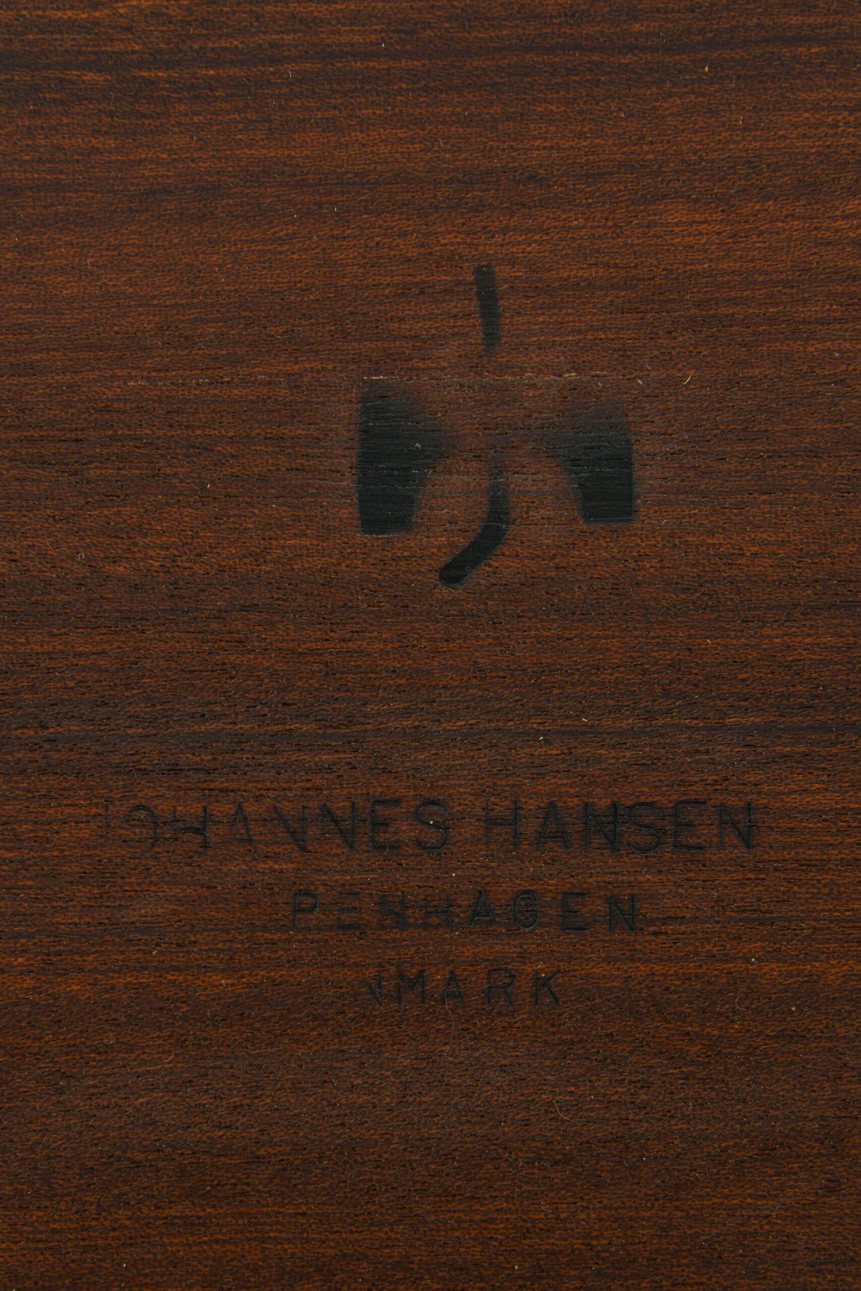 Hans Wegner-Schreibtisch, hergestellt von Schreiner Johannes Hansen in Dänemark im Angebot 4
