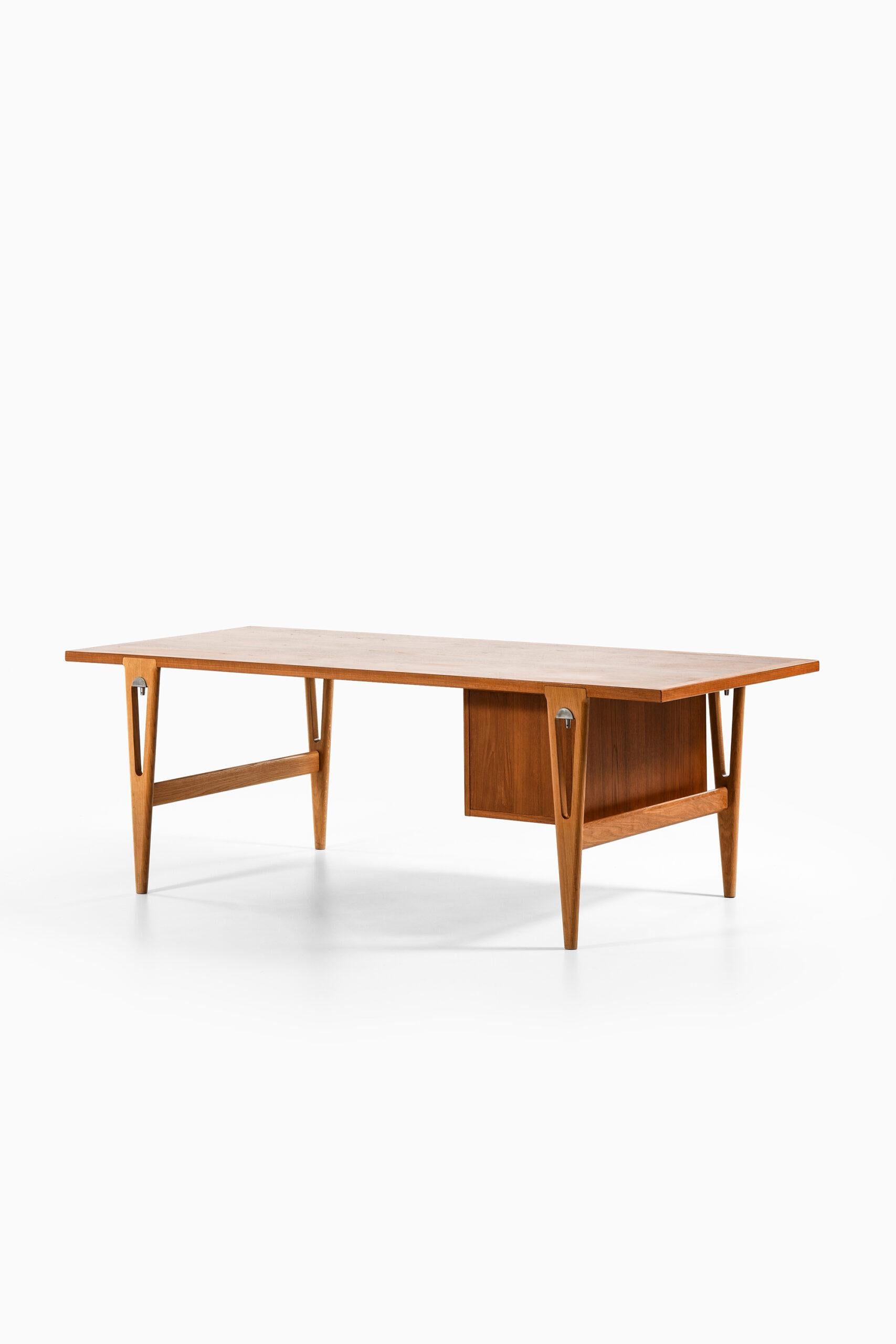 Hans Wegner Desk Produced by Cabinetmaker Johannes Hansen in Denmark For Sale 5