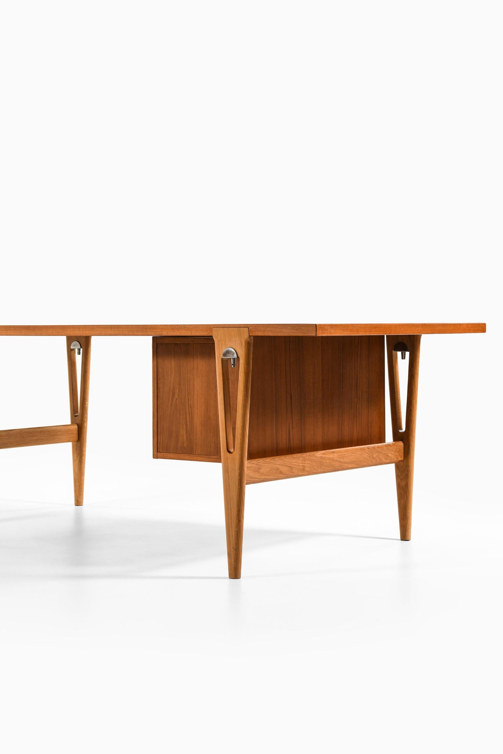 Hans Wegner Desk Produced by Cabinetmaker Johannes Hansen in Denmark For Sale 6
