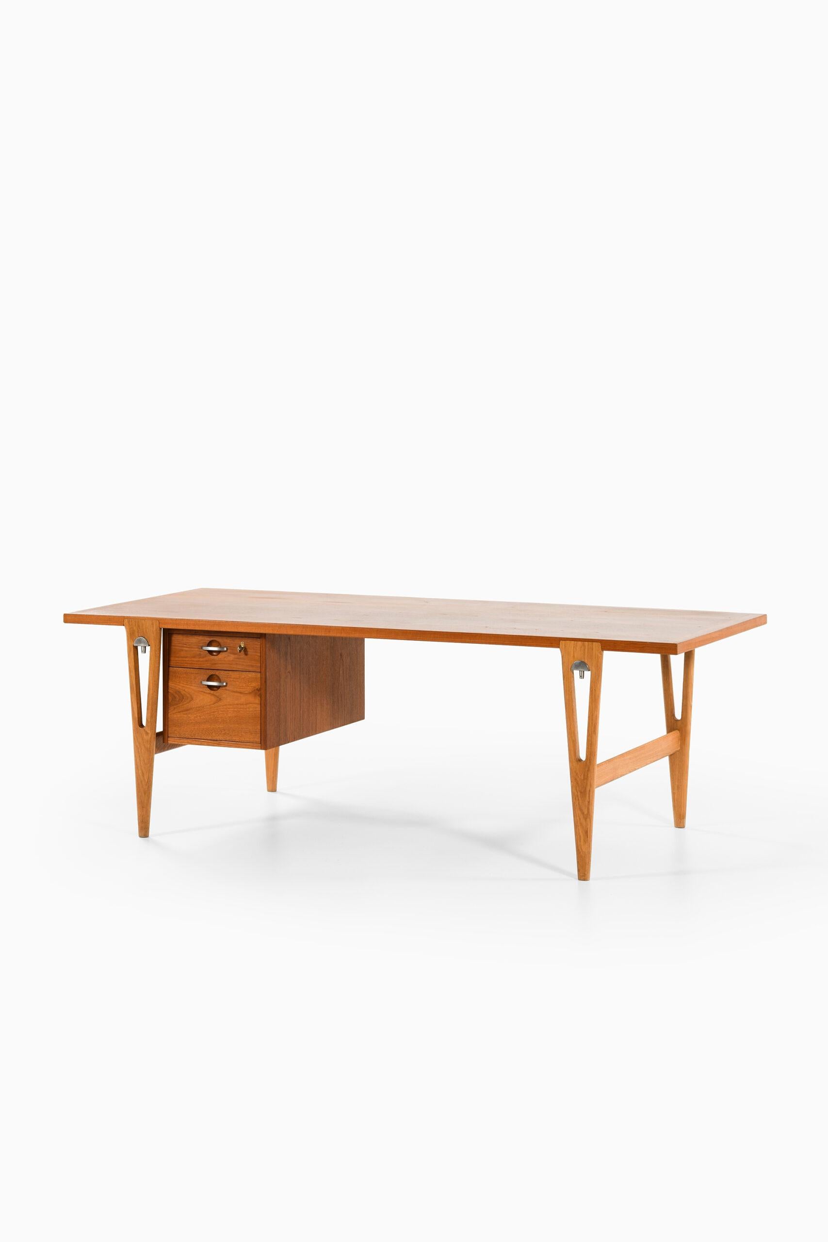 Hans Wegner Desk Produced by Cabinetmaker Johannes Hansen in Denmark For Sale 1