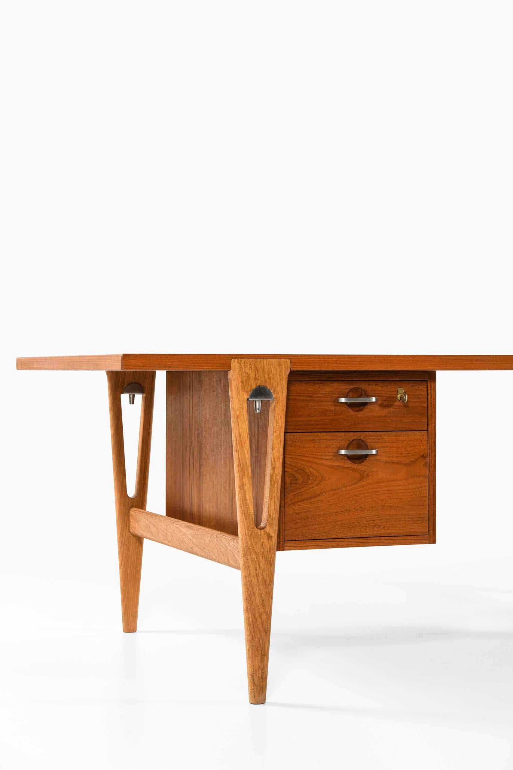 Hans Wegner Desk Produced by Cabinetmaker Johannes Hansen in Denmark For Sale 2