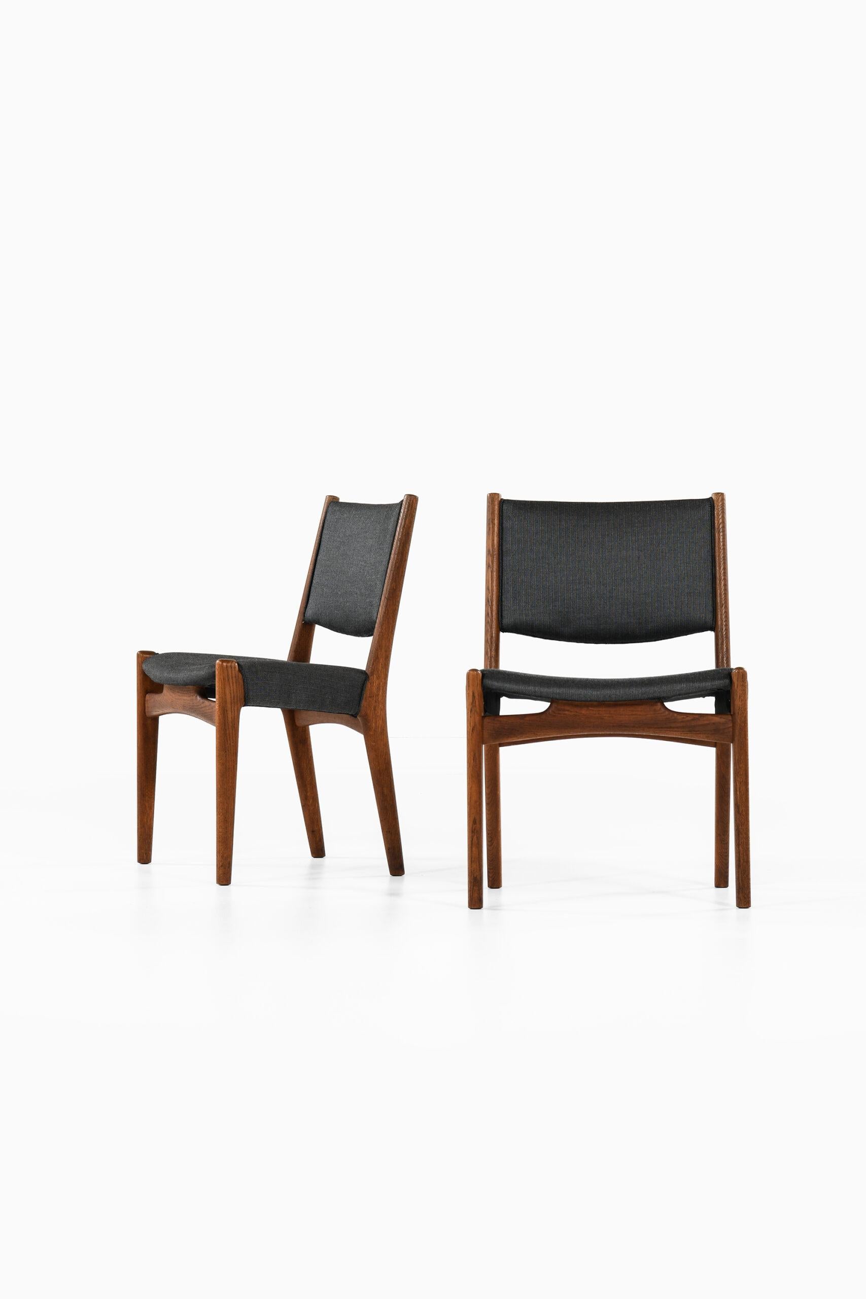 Hans Wegner Dining Chairs by Cabinetmaker Johannes Hansen in Denmark For Sale 4