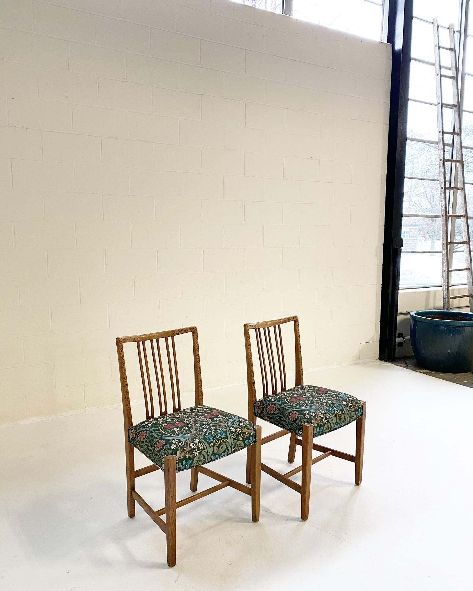 Oak Hans Wegner Dining Chairs in William Morris Blackthorn, Pair For Sale