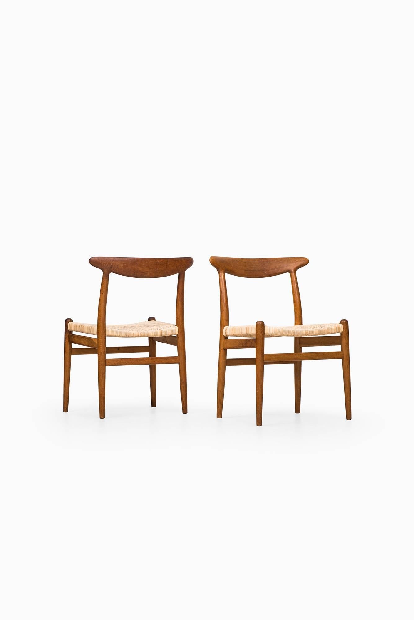 Hans Wegner Dining Chairs Model W2 by C.M Madsen in Denmark In Excellent Condition In Limhamn, Skåne län