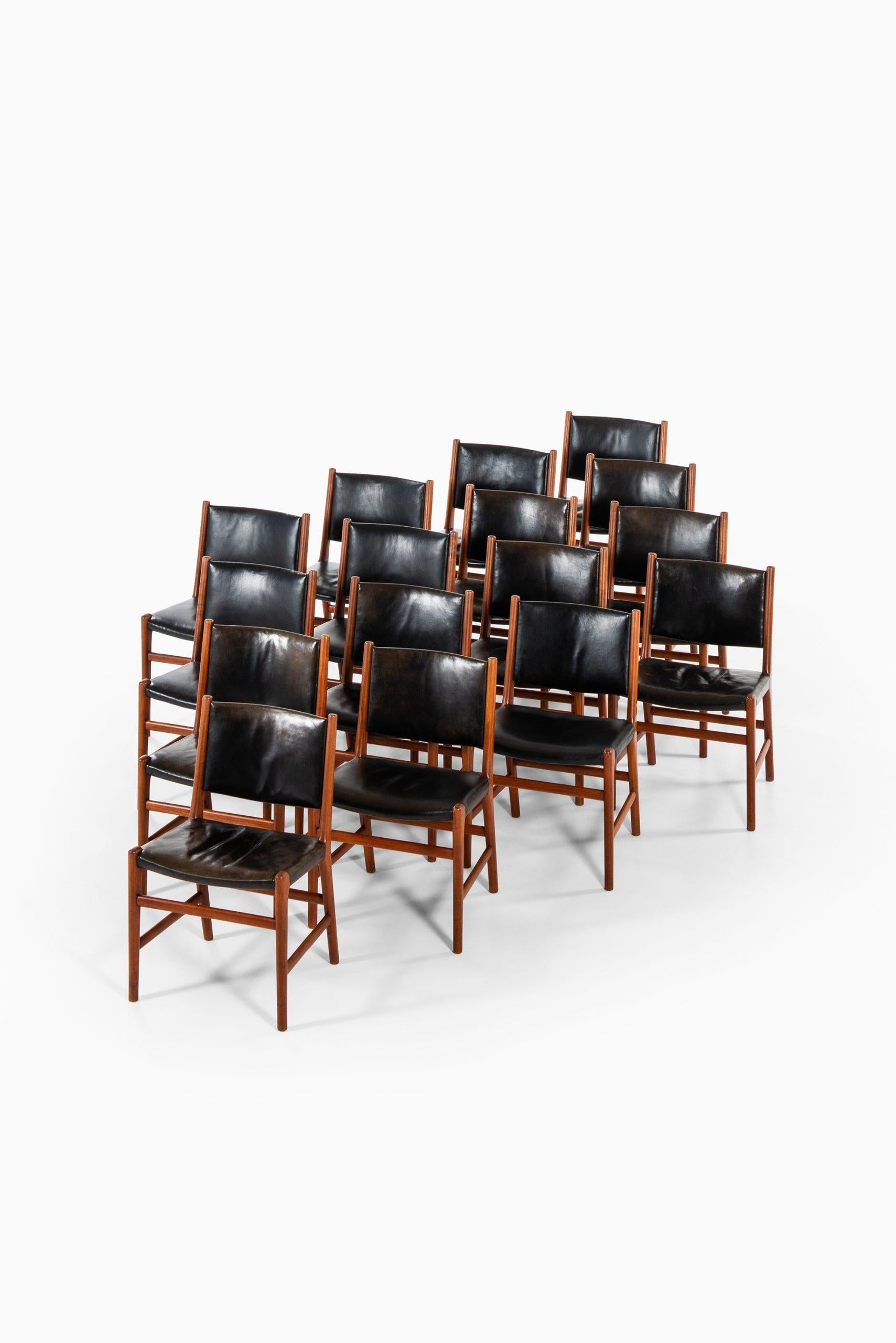 Rare set of 16 dining chairs variant of model JH507 designed by Hans Wegner. Produced by cabinetmaker Johannes Hansen in Denmark.