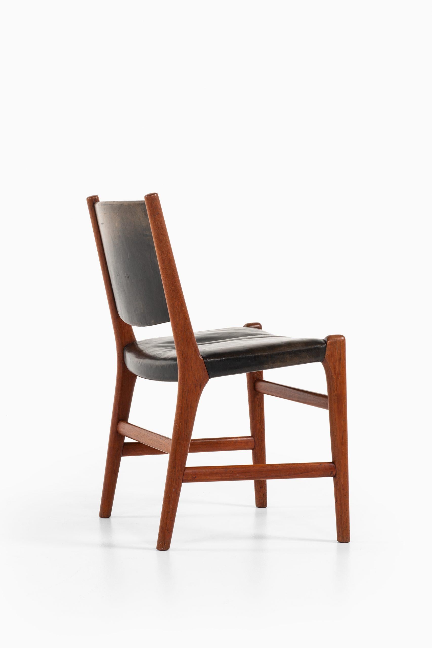 Scandinavian Modern Hans Wegner Dining Chairs Variant of Model JH507 by Cabinetmaker Johannes Hansen For Sale
