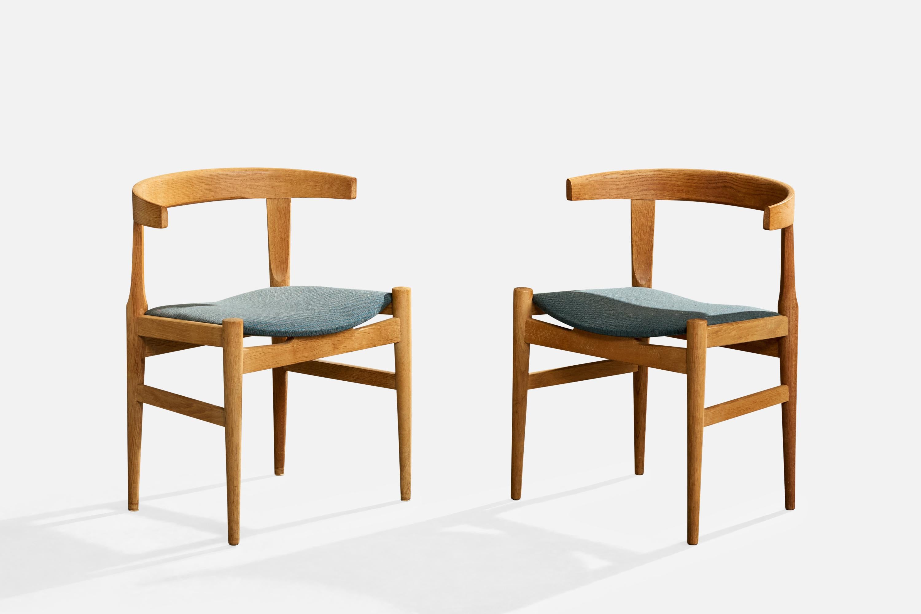 Mid-Century moderno Hans Wegner, Dining Room Chairs, Oak, Fabric, Denmark, 1960s in vendita