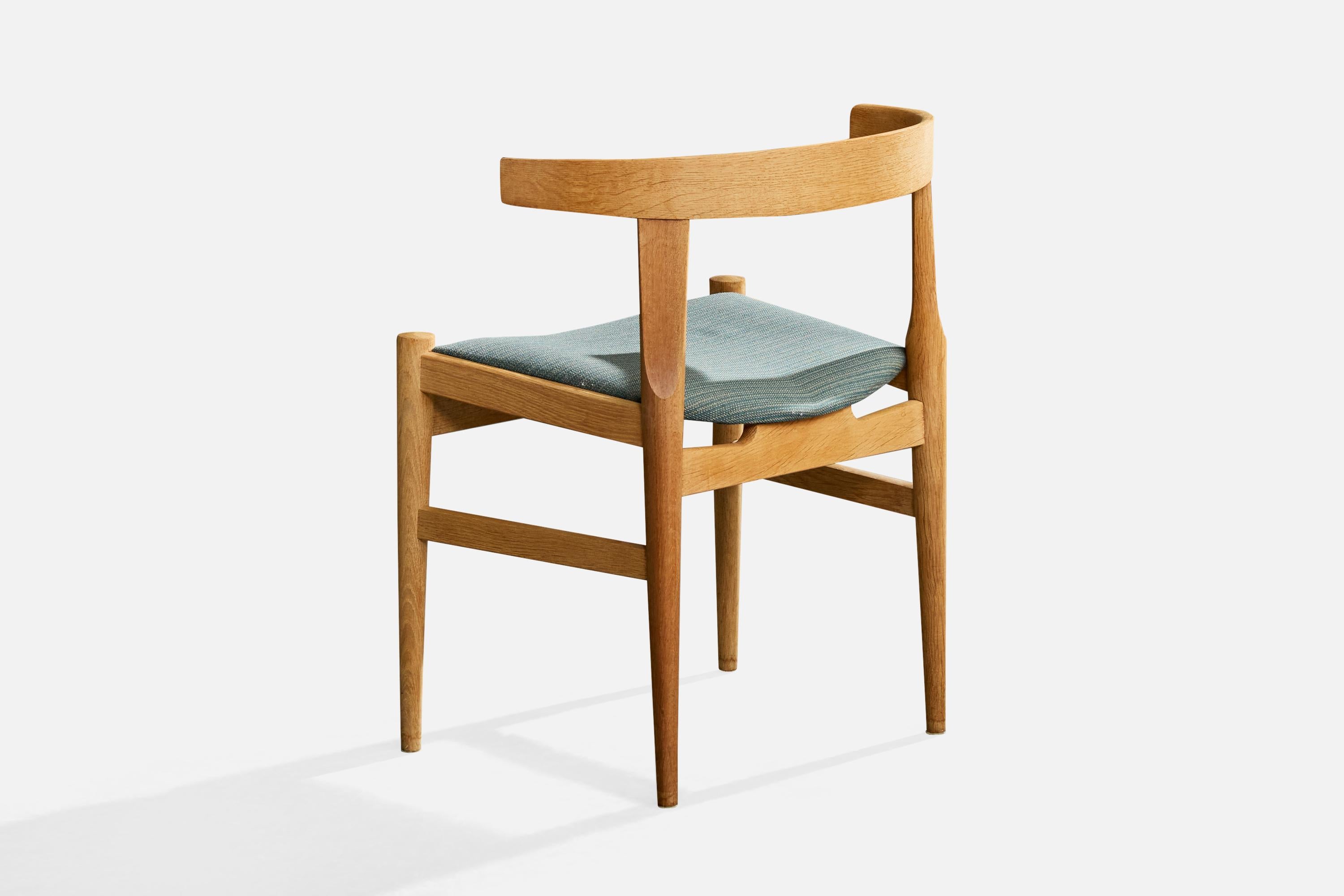 Tessuto Hans Wegner, Dining Room Chairs, Oak, Fabric, Denmark, 1960s in vendita