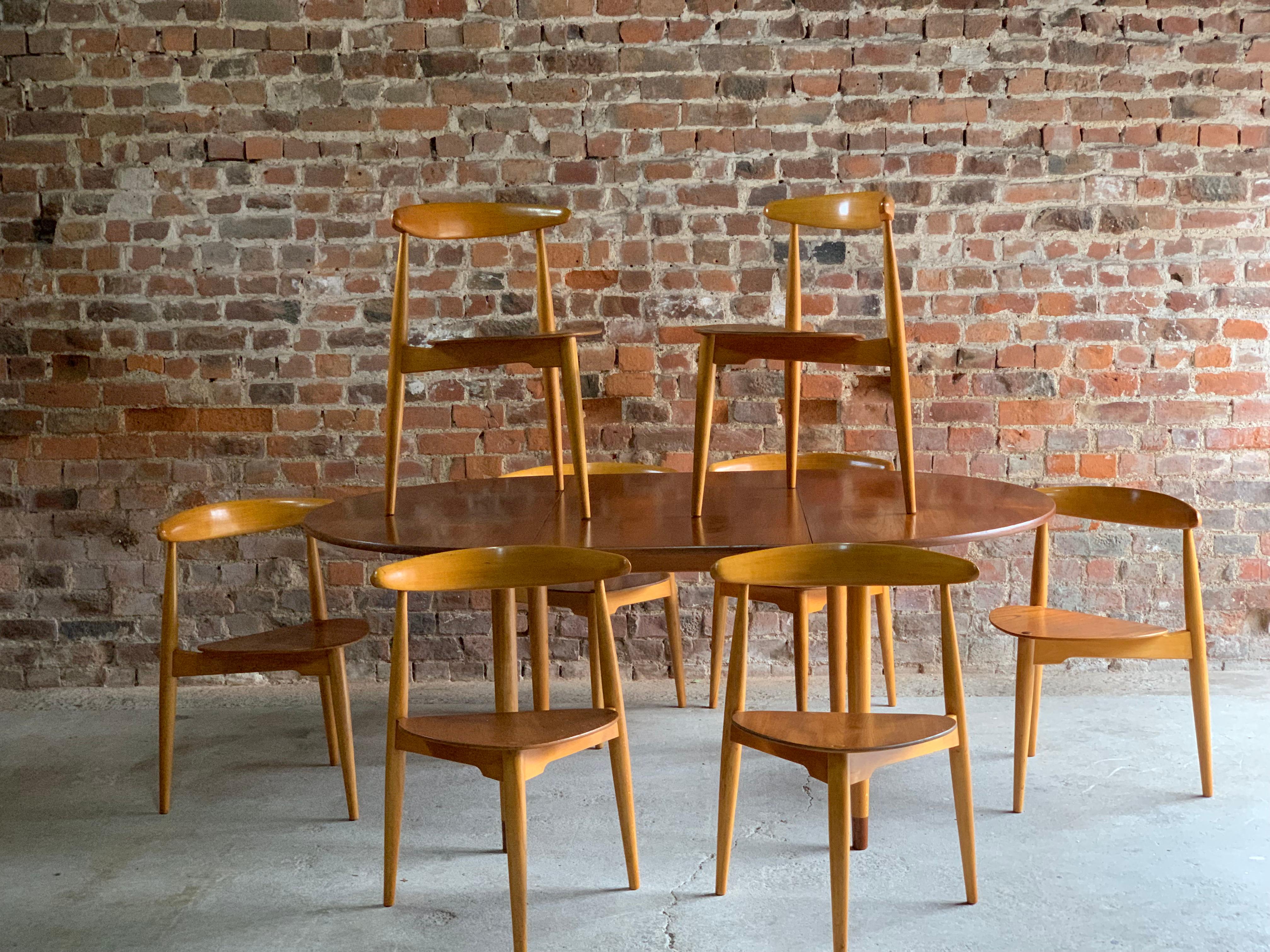 Mid-Century Modern Hans Wegner Dining Table & Eight Chairs Heart Shape Fritz Hansen, Denmark, 1950s