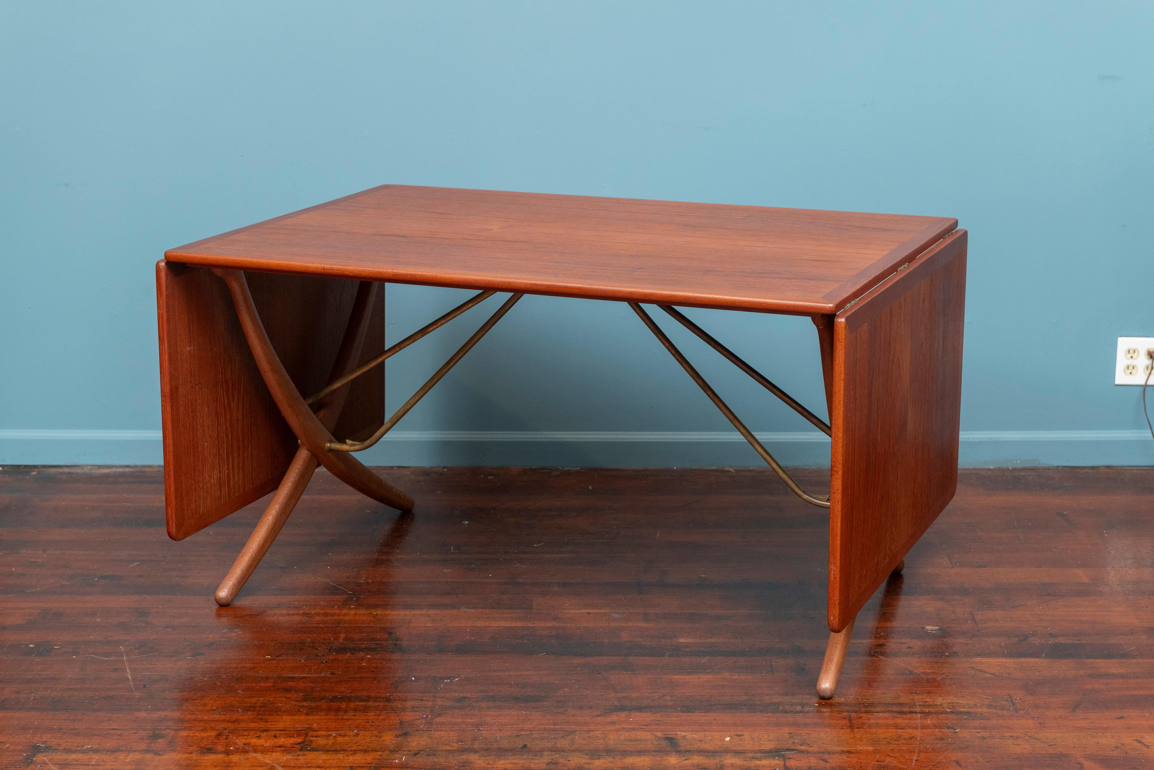 Hans Wegner design dining table, model AT-304 for Andreas Tuck, Denmark. Drop leaf extension dining table that goes from 51