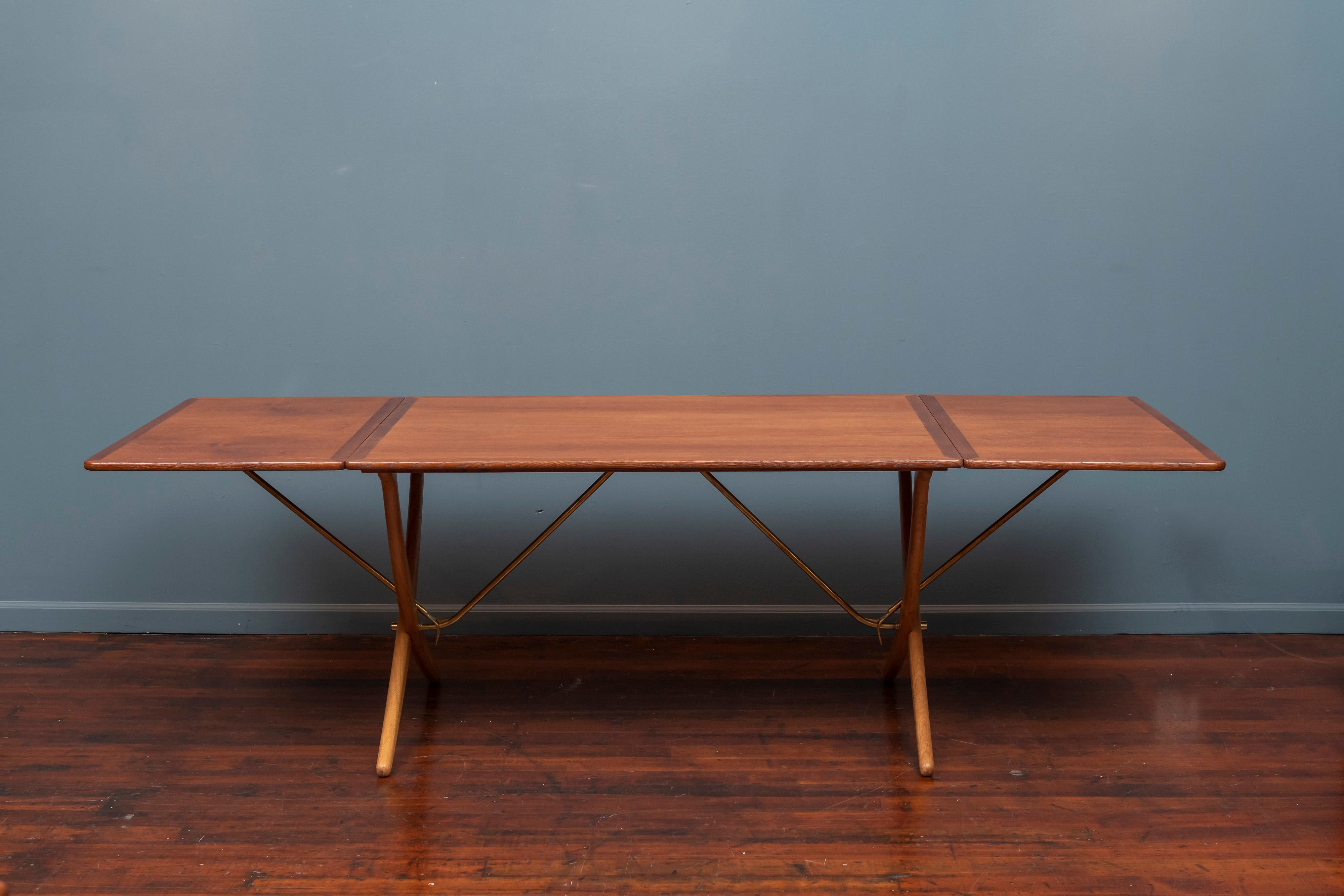 Hans Wegner design saber leg oak drop leaf dining table, model AT 304. Newly refinished and stamped with maker’s mark, Denmark. Table is 94