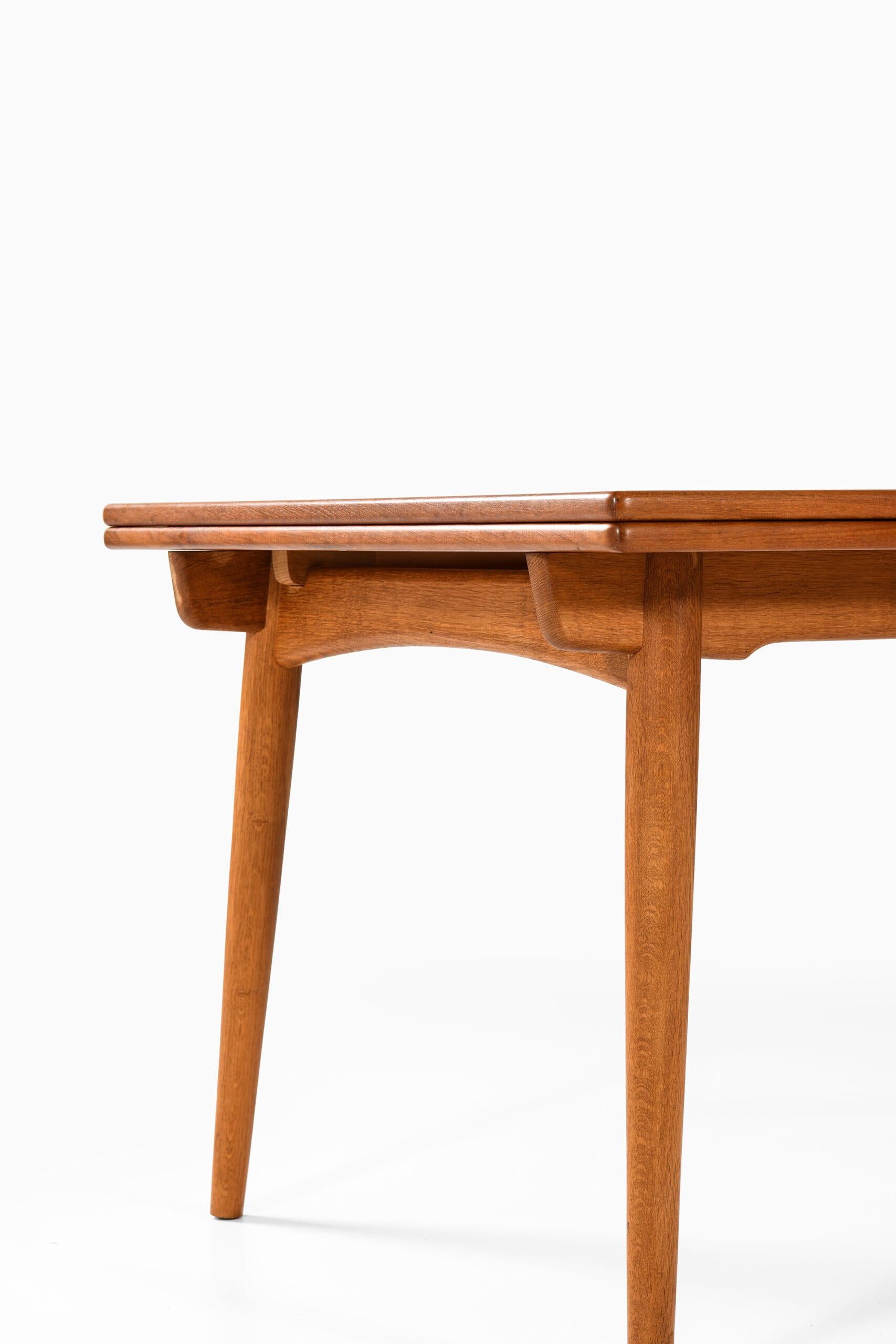 Mid-20th Century Hans Wegner Dining Table Model AT-312 Produced by Andreas Tuck in Denmark