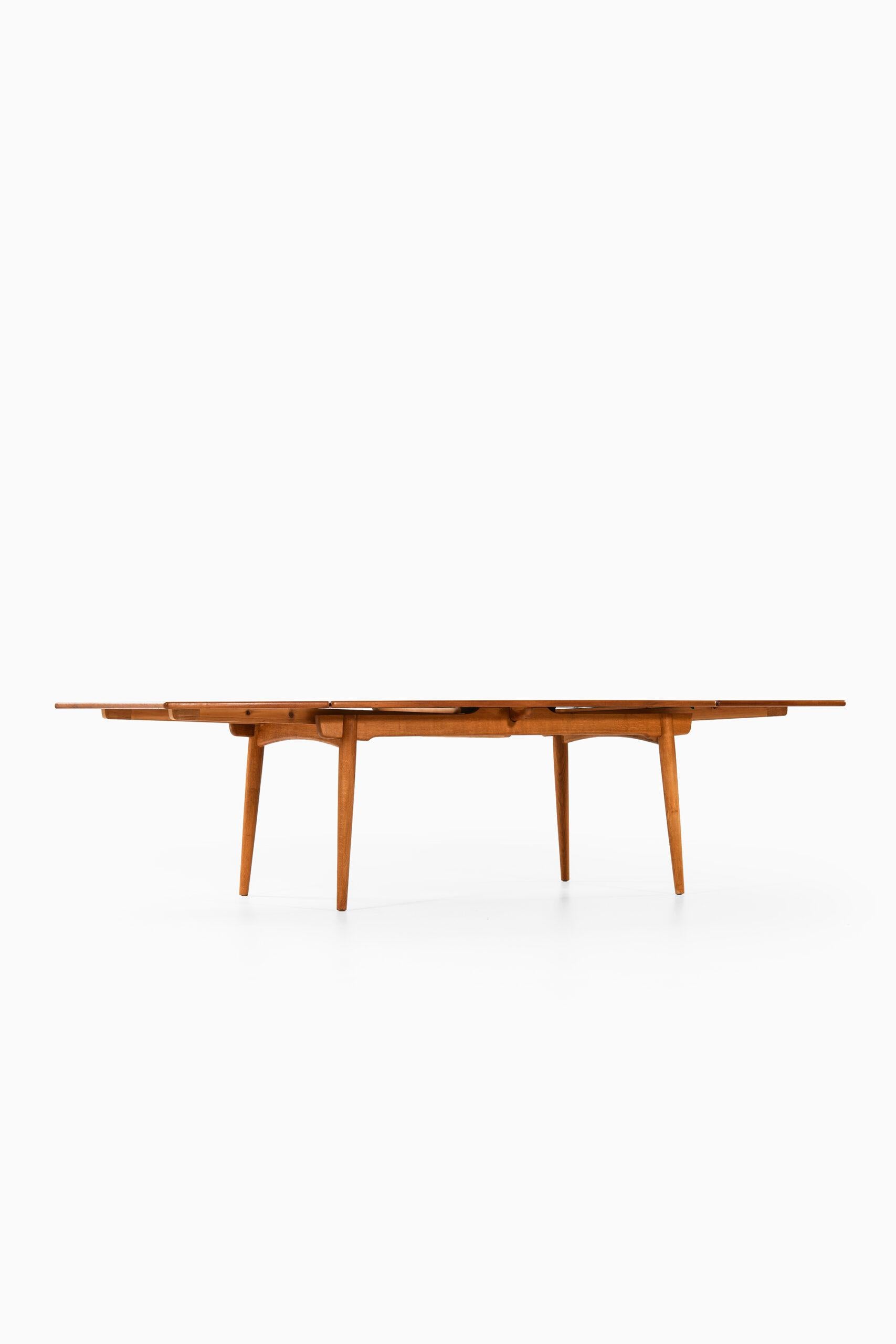 Hans Wegner Dining Table Model AT-312 Produced by Andreas Tuck in Denmark 2