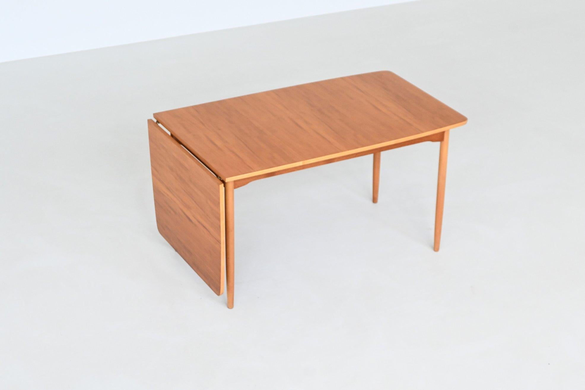 Hans Wegner drop-leaf dining table in beach and teak Denmark 1950 For Sale 4