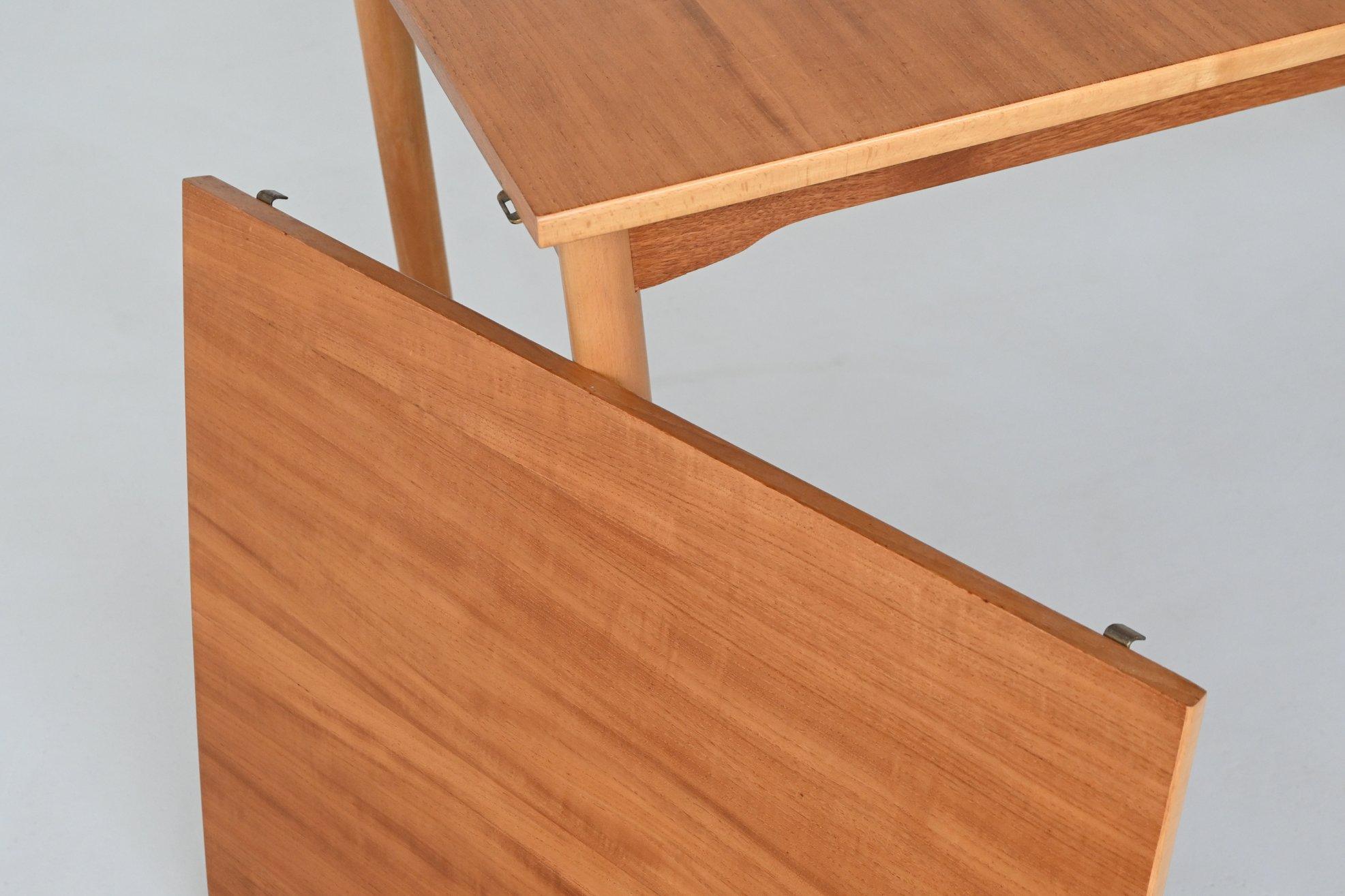 Hans Wegner drop-leaf dining table in beach and teak Denmark 1950 For Sale 11