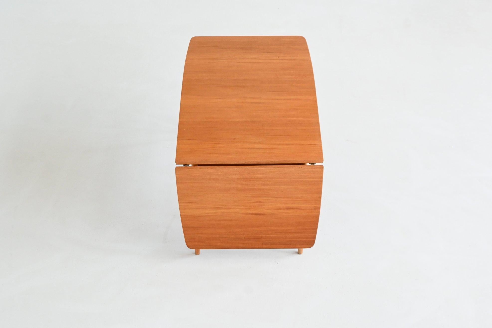 Hans Wegner drop-leaf dining table in beach and teak Denmark 1950 For Sale 12