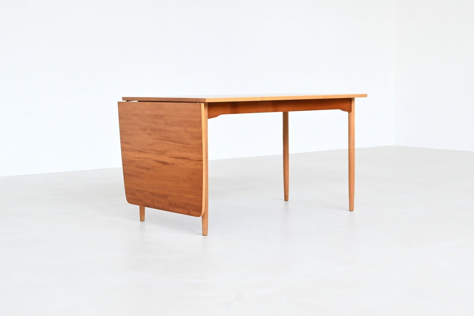 Hans Wegner drop-leaf dining table in beach and teak Denmark 1950 In Good Condition For Sale In Etten-Leur, NL