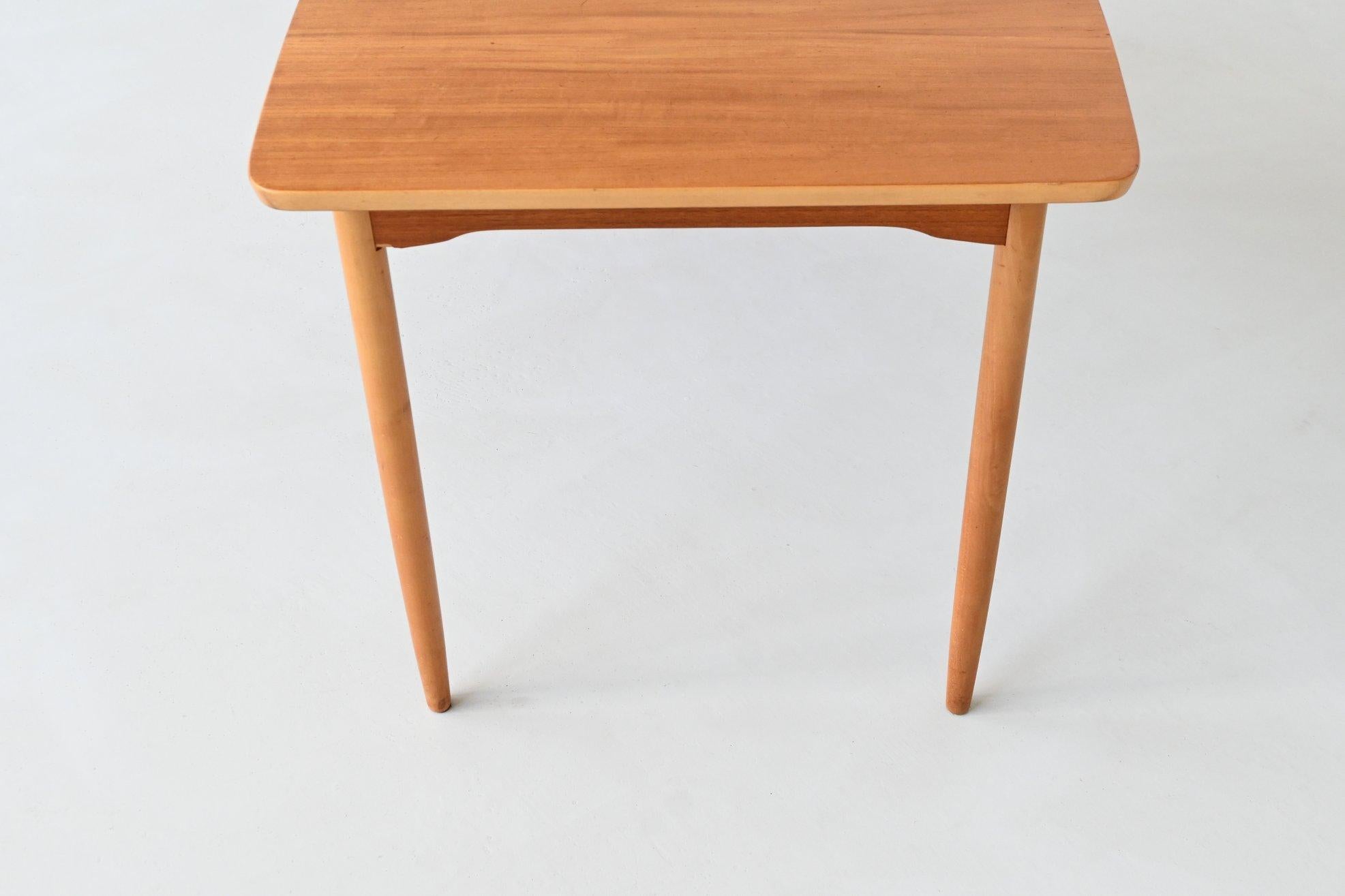 Hans Wegner drop-leaf dining table in beach and teak Denmark 1950 For Sale 1