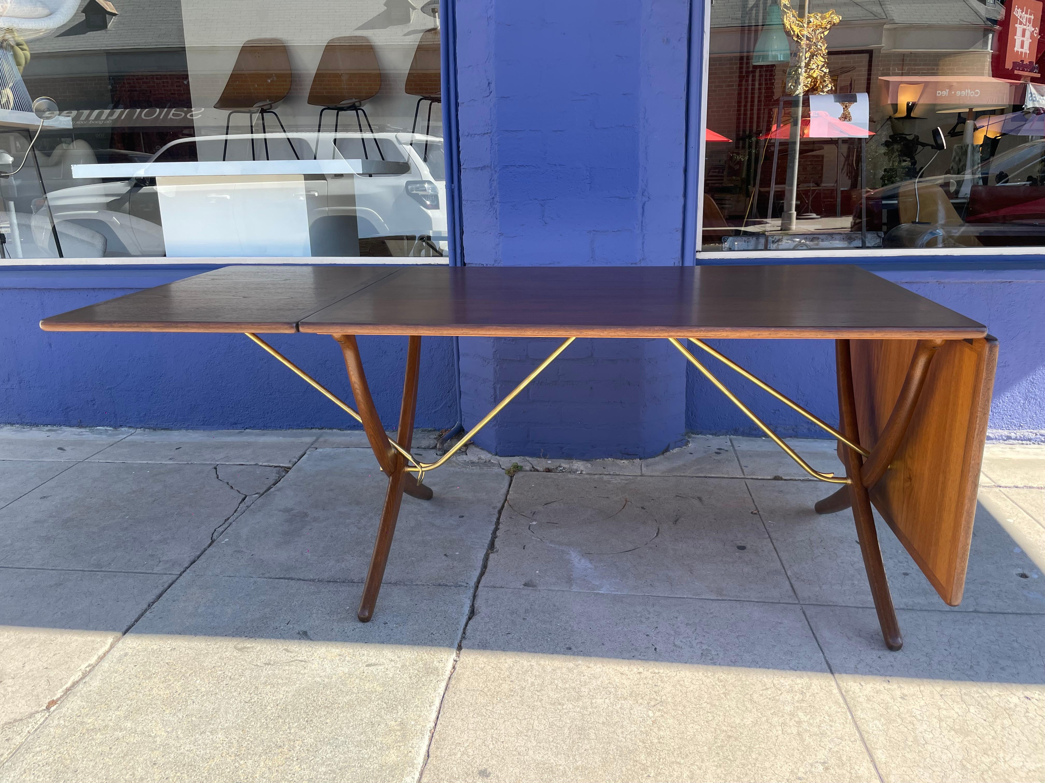 Hans Wegner Drop-Leaf Dining Table, Model AT-304 In Good Condition For Sale In Los Angeles, CA
