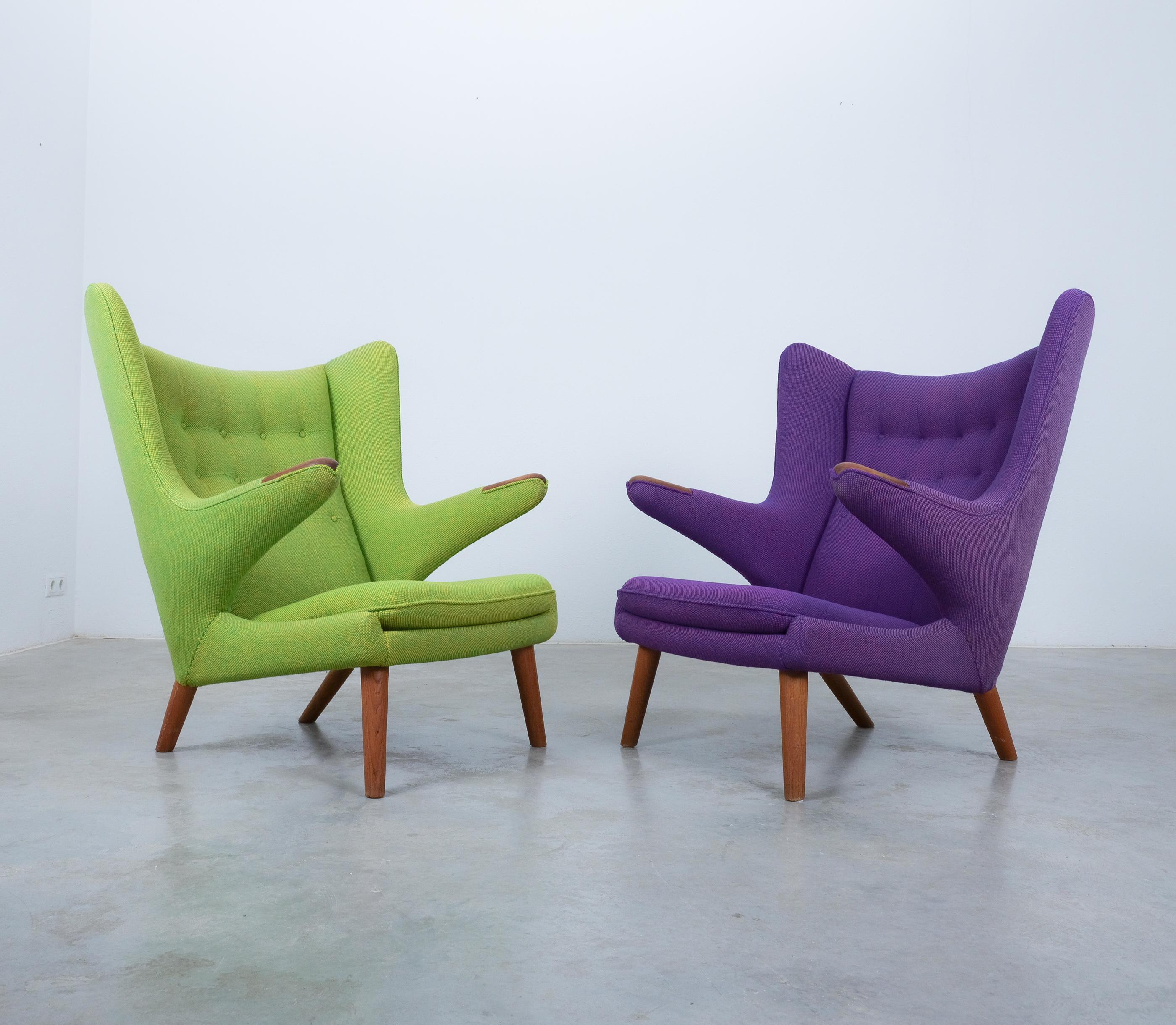 Hans Wegner Early Papa Bear Chair by AP Stolen Original Fabric 1951, Stamped In Good Condition For Sale In Vienna, AT
