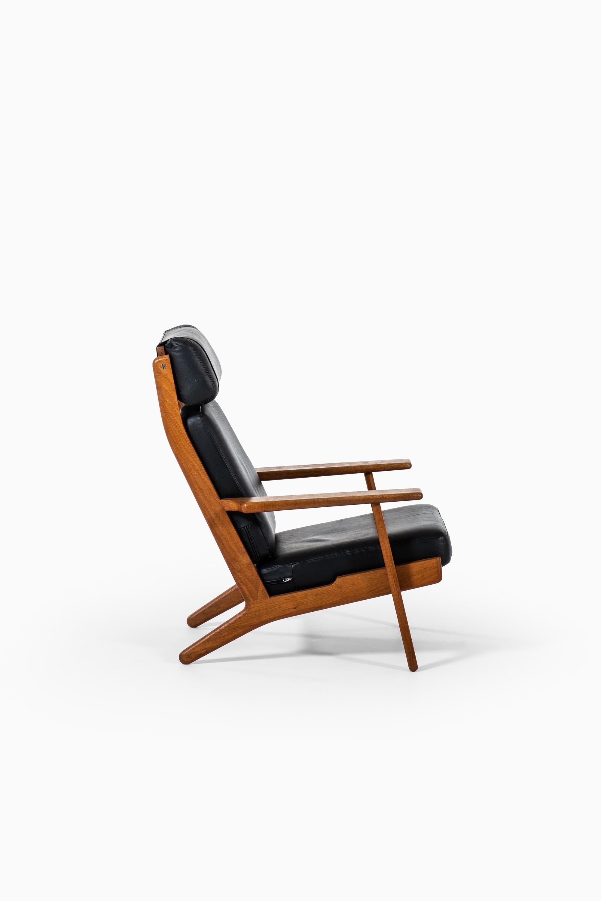 Scandinavian Modern Hans Wegner Easy Chair Model GE-290 by GETAMA in Denmark