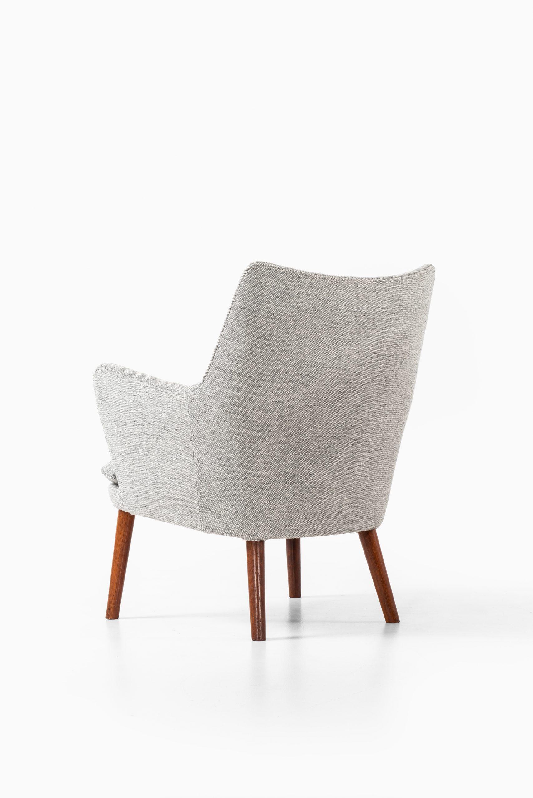 Milieu du XXe siècle Fauteuils Hans Wegner modèle AP20 Produit par A.P. Étole au Danemark en vente