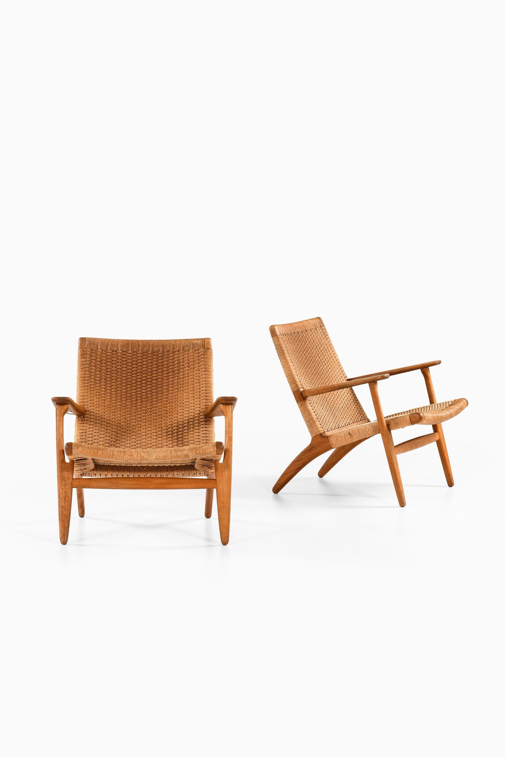 Rare pair of easy chairs model CH-25 designed by Hans Wegner. Produced by Carl Hansen & Son in Denmark.