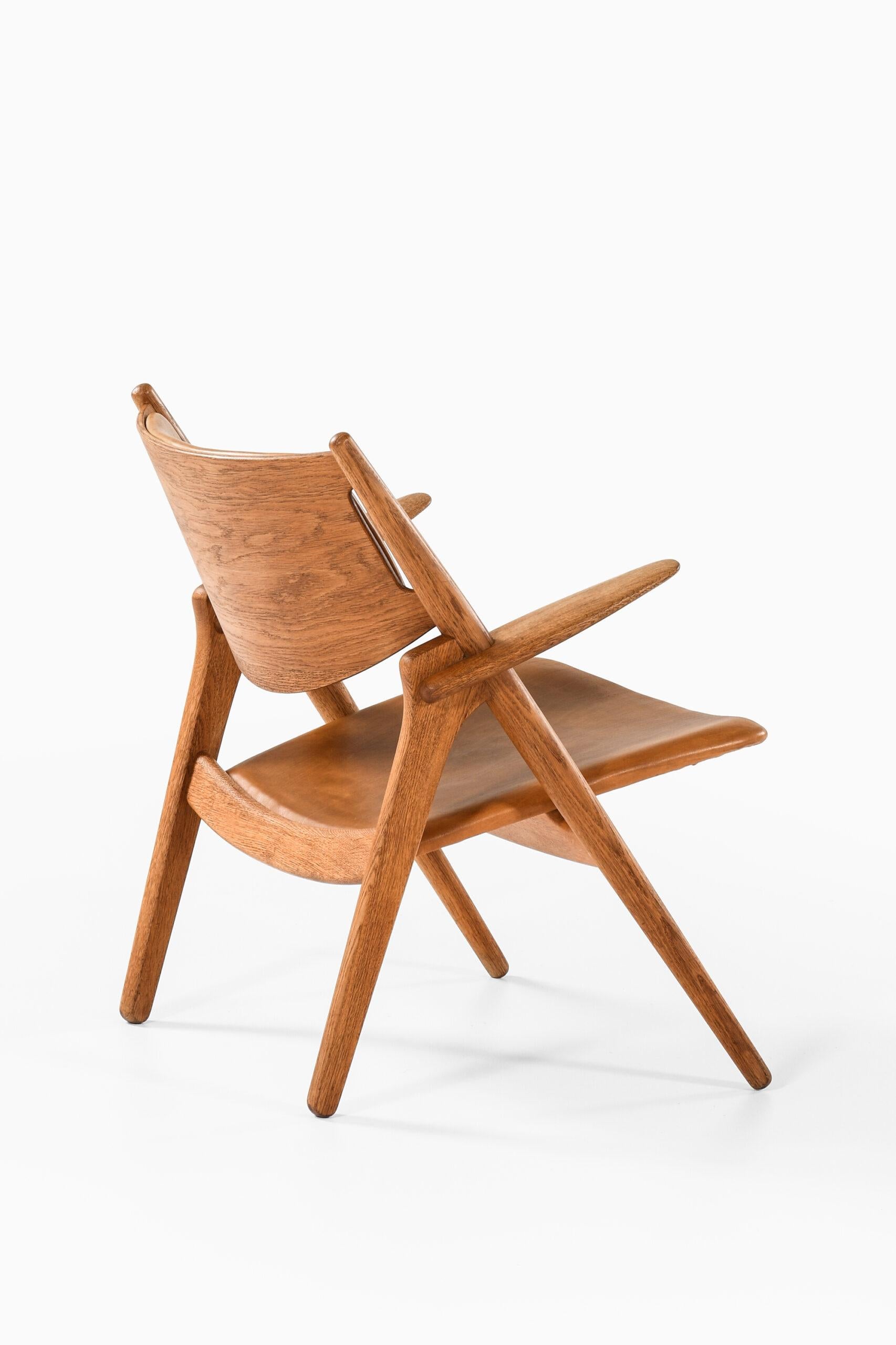 Hans Wegner Easy Chairs Model CH-28 Produced by Carl Hansen & Søn in Denmark For Sale 6