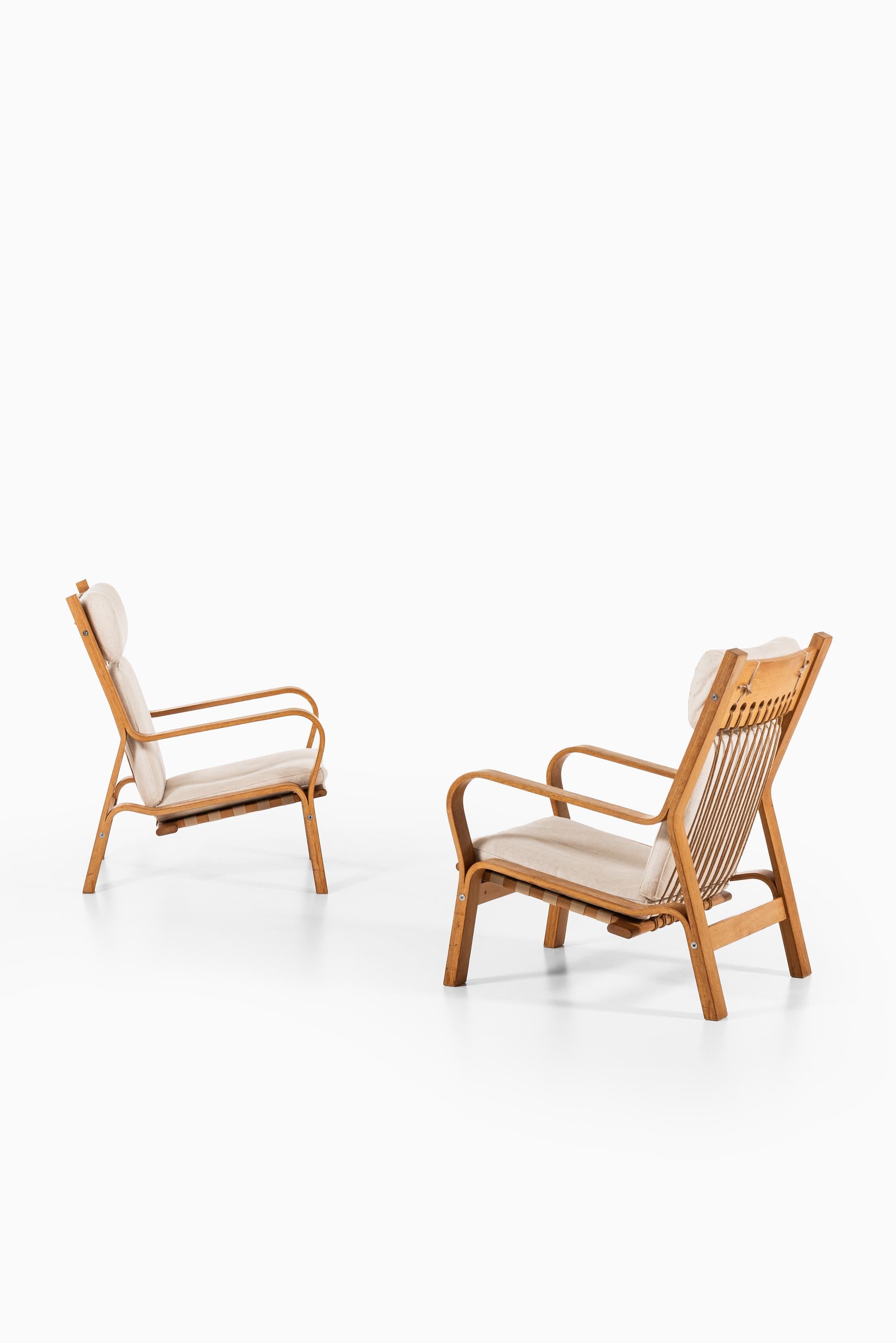 Fabric Hans Wegner Easy Chairs Model GE-671 Produced by GETAMA in Denmark