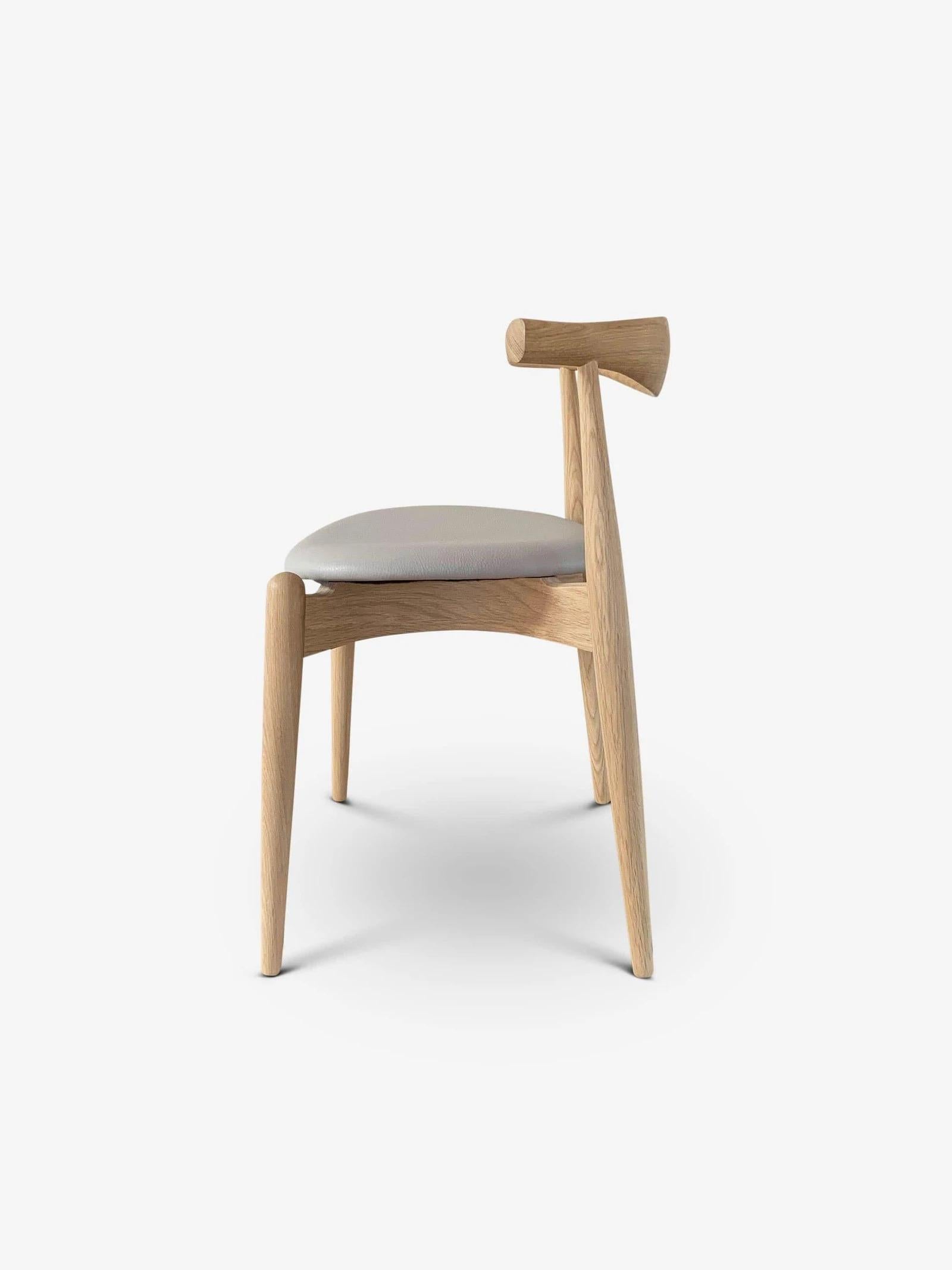 Hans Wegner Elbow Chair in Soaped Oak For Sale 5