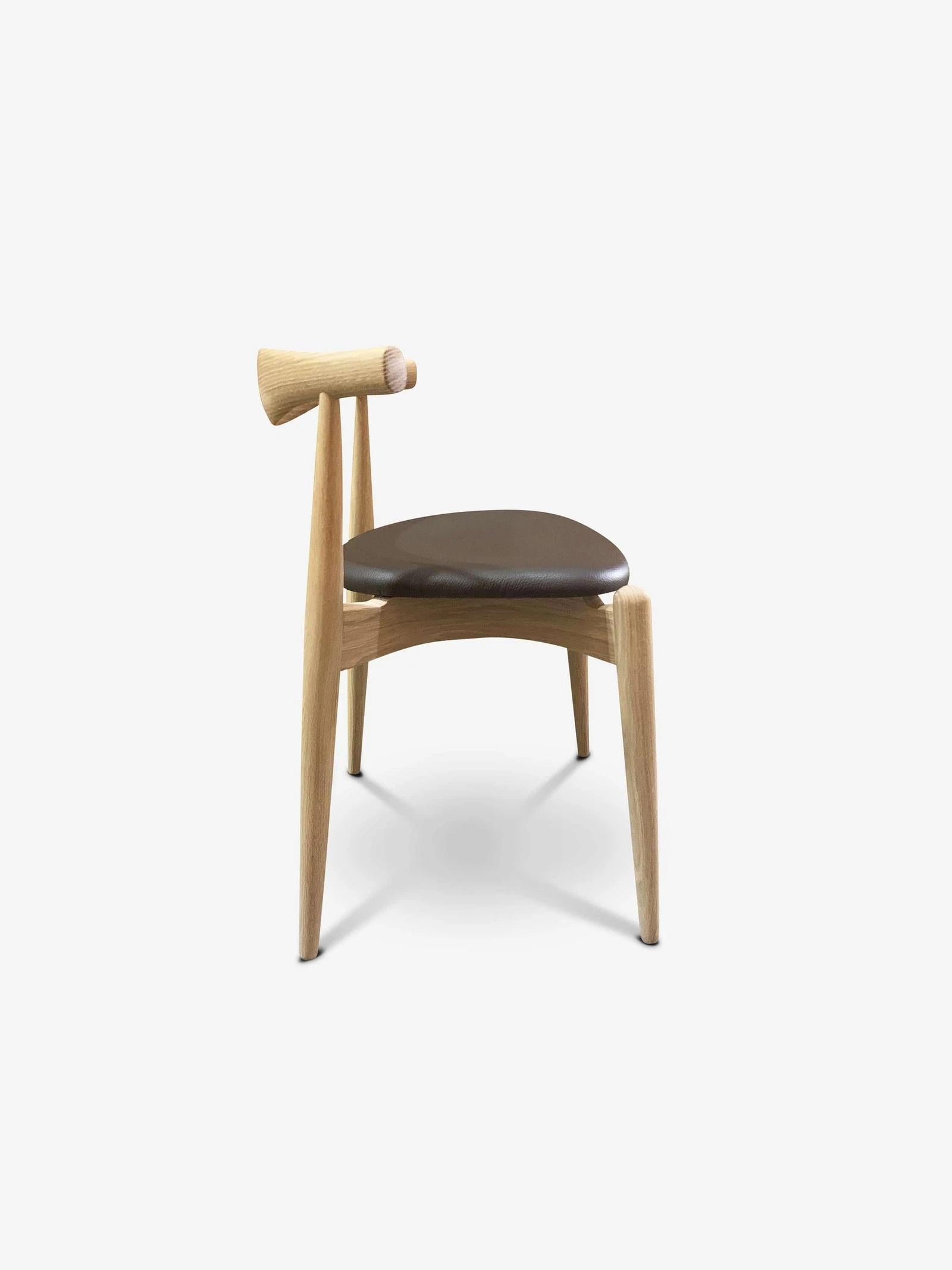 Hans Wegner Elbow Chair in Soaped Oak For Sale 2