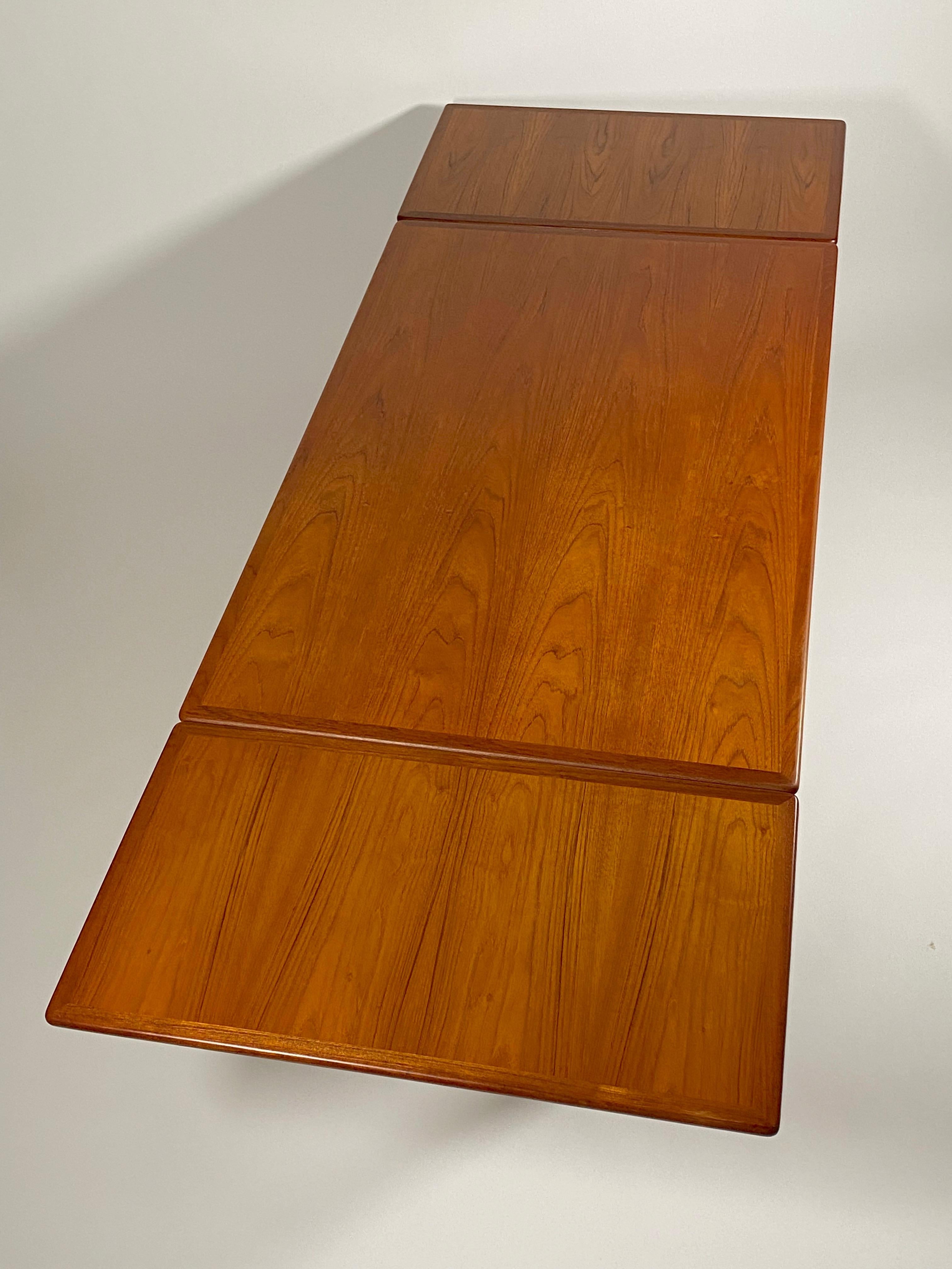 Scandinavian Modern Hans Wegner Expanding Dining Table for Andreas Tuck AT 312