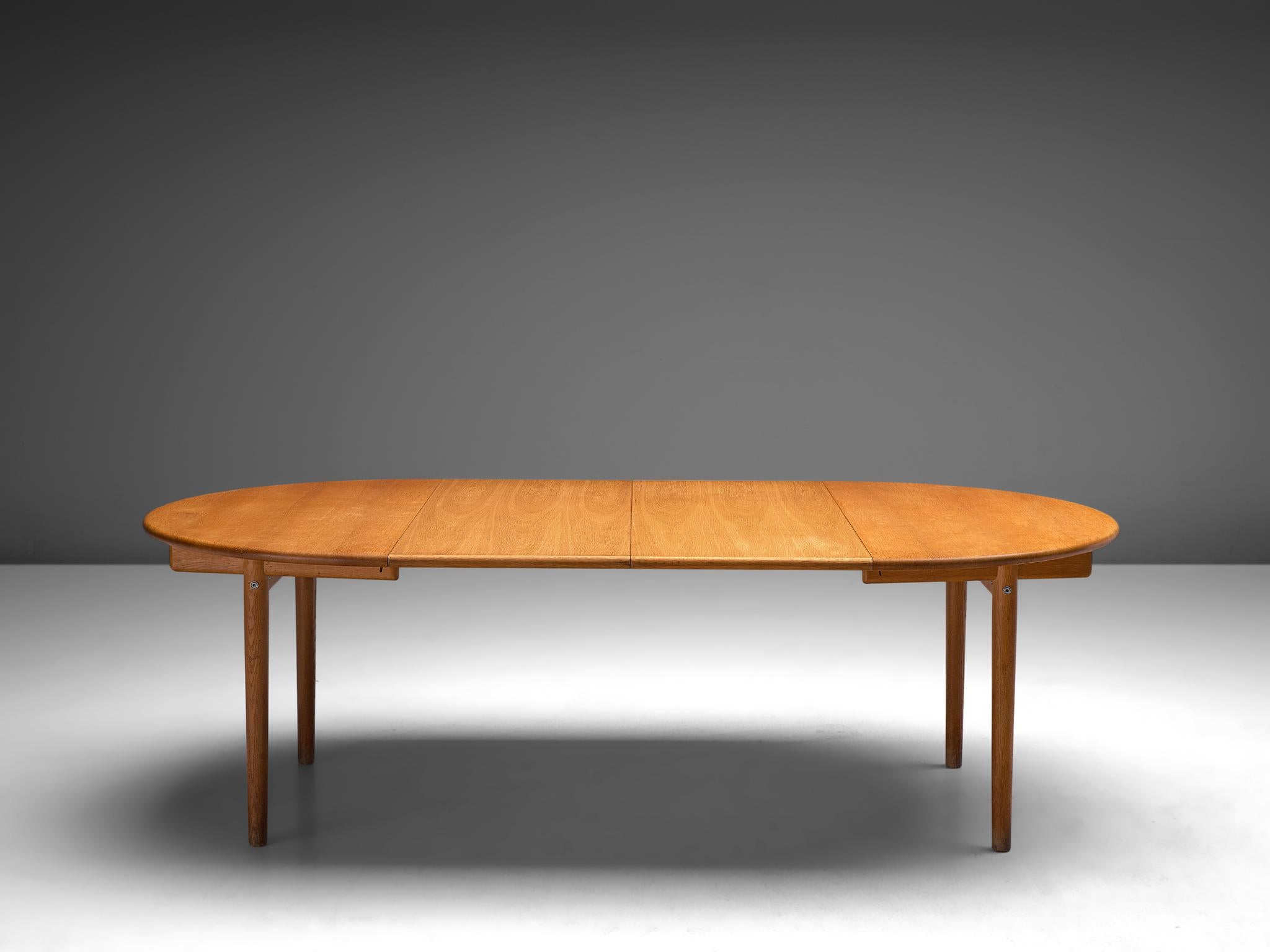 Scandinavian Modern Hans Wegner Extendable Dining Table in Oak