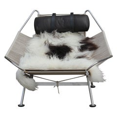 Hans Wegner Flag Halyard Chair PP225 with Leather Pillow and Sheepskin Throw
