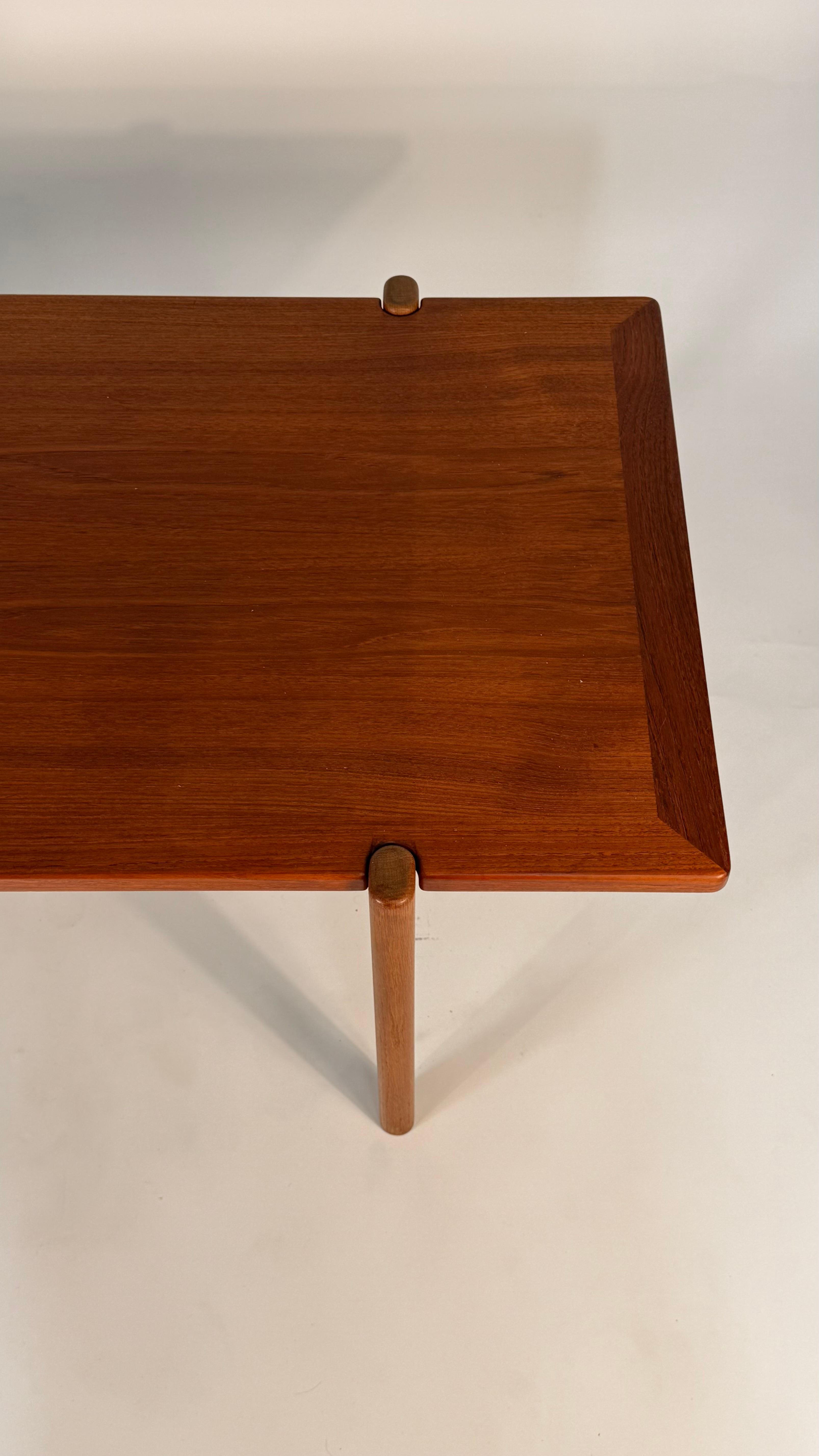 Danish Hans Wegner Flip Top Coffee Table for Johannes Hansen For Sale