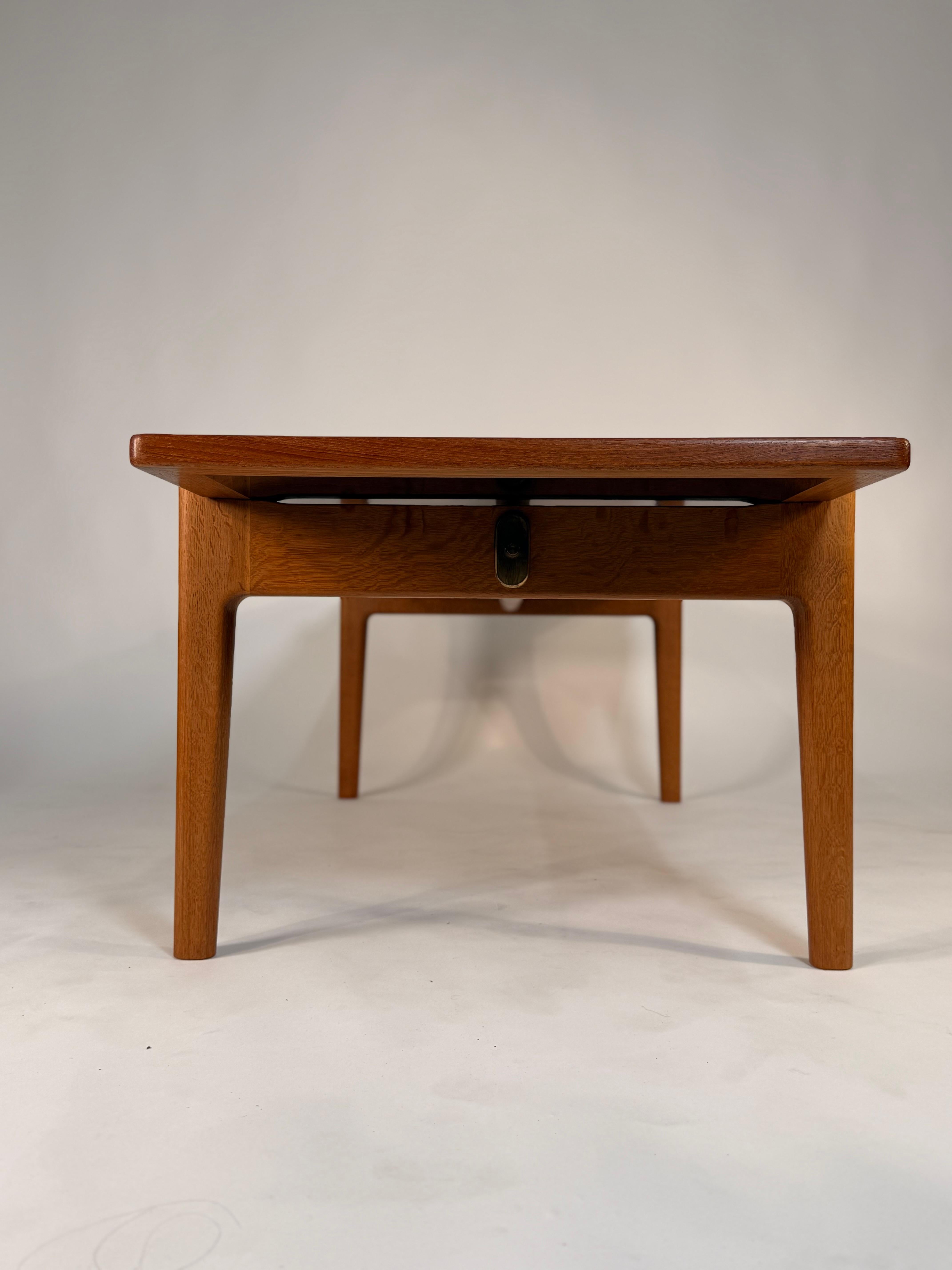 Mid-20th Century Hans Wegner Flip Top Coffee Table for Johannes Hansen For Sale