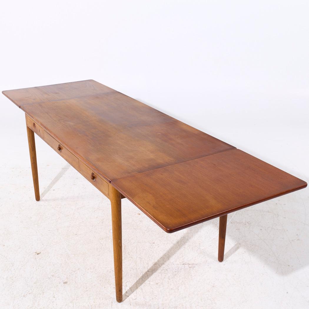 Danese Hans Wegner per Andreas Tuck AT-305 Scrivania danese di metà secolo in teak a ribalta in vendita