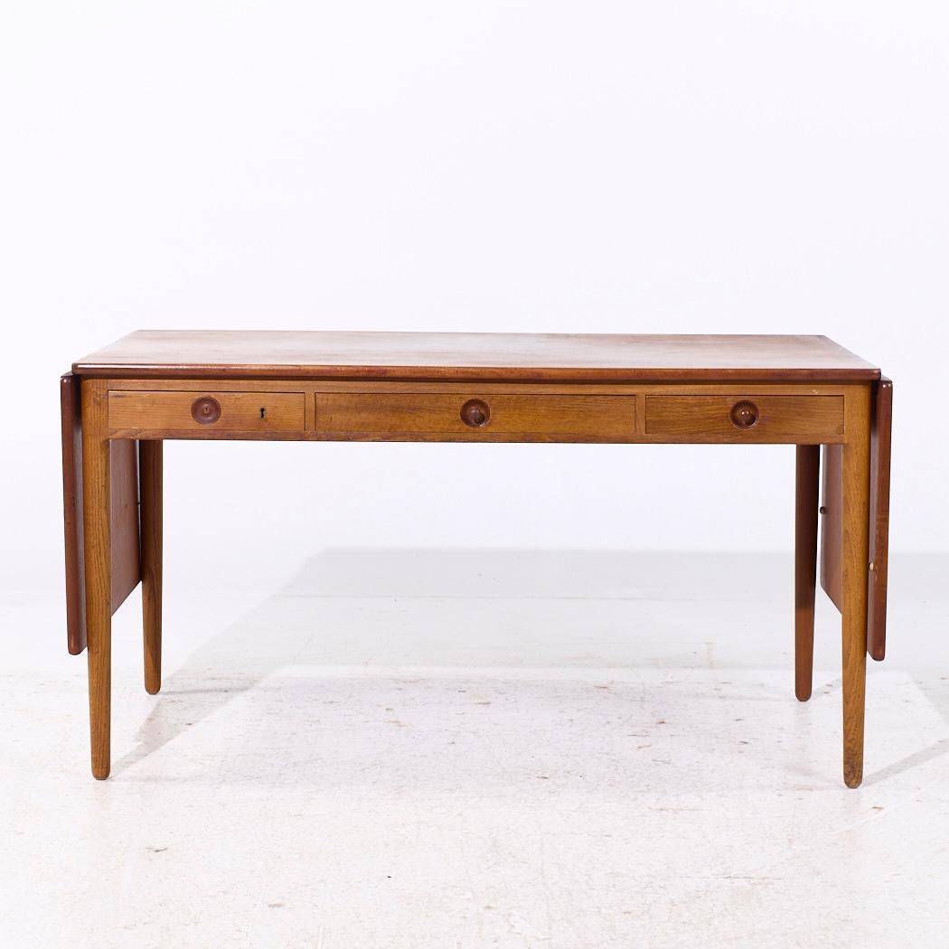 Fine XX secolo Hans Wegner per Andreas Tuck AT-305 Scrivania danese di metà secolo in teak a ribalta in vendita