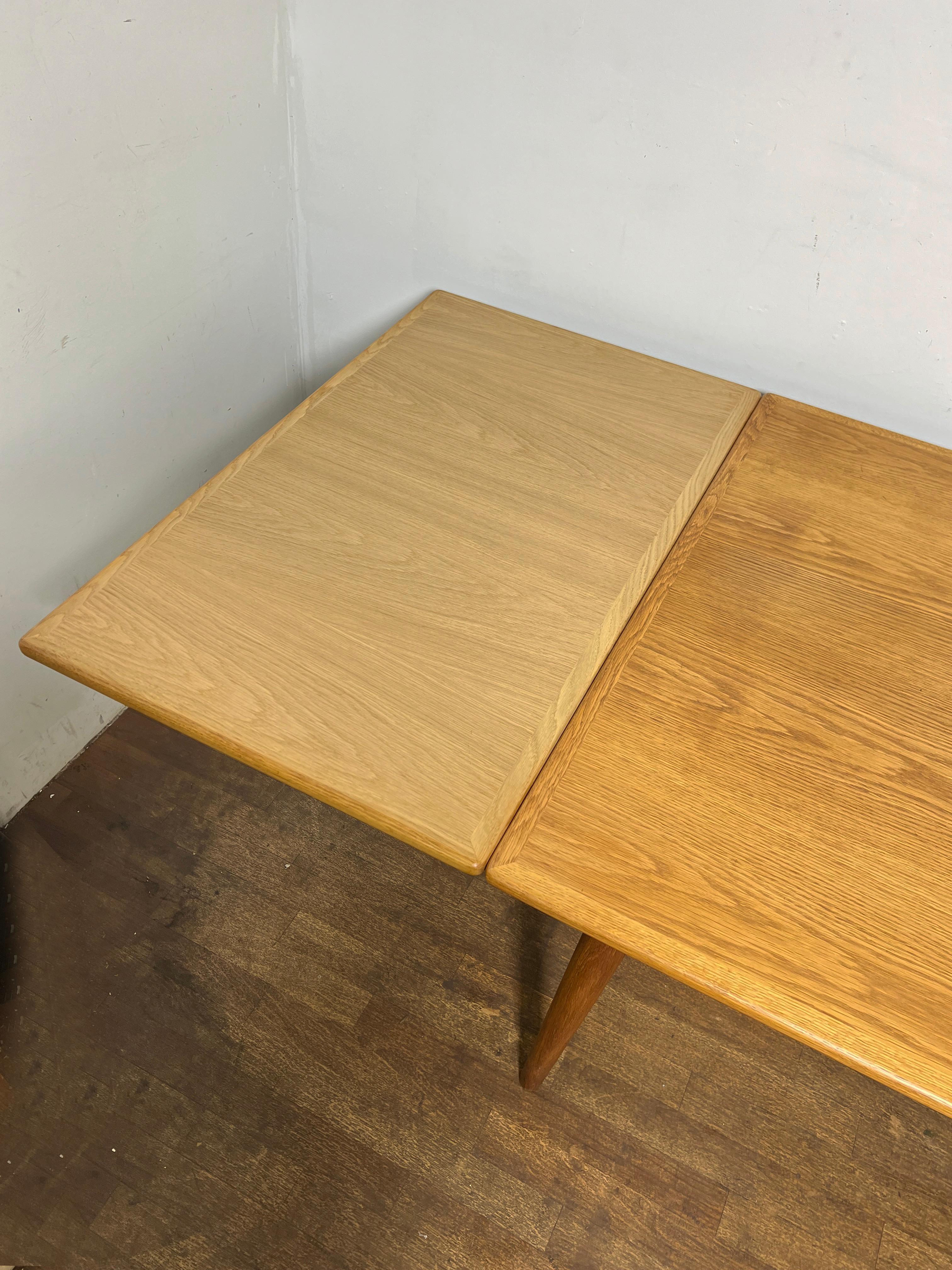 Hans Wegner para Andreas Tuck AT312 Mesa de comedor de roble, Dinamarca Circa 1960s en venta 3