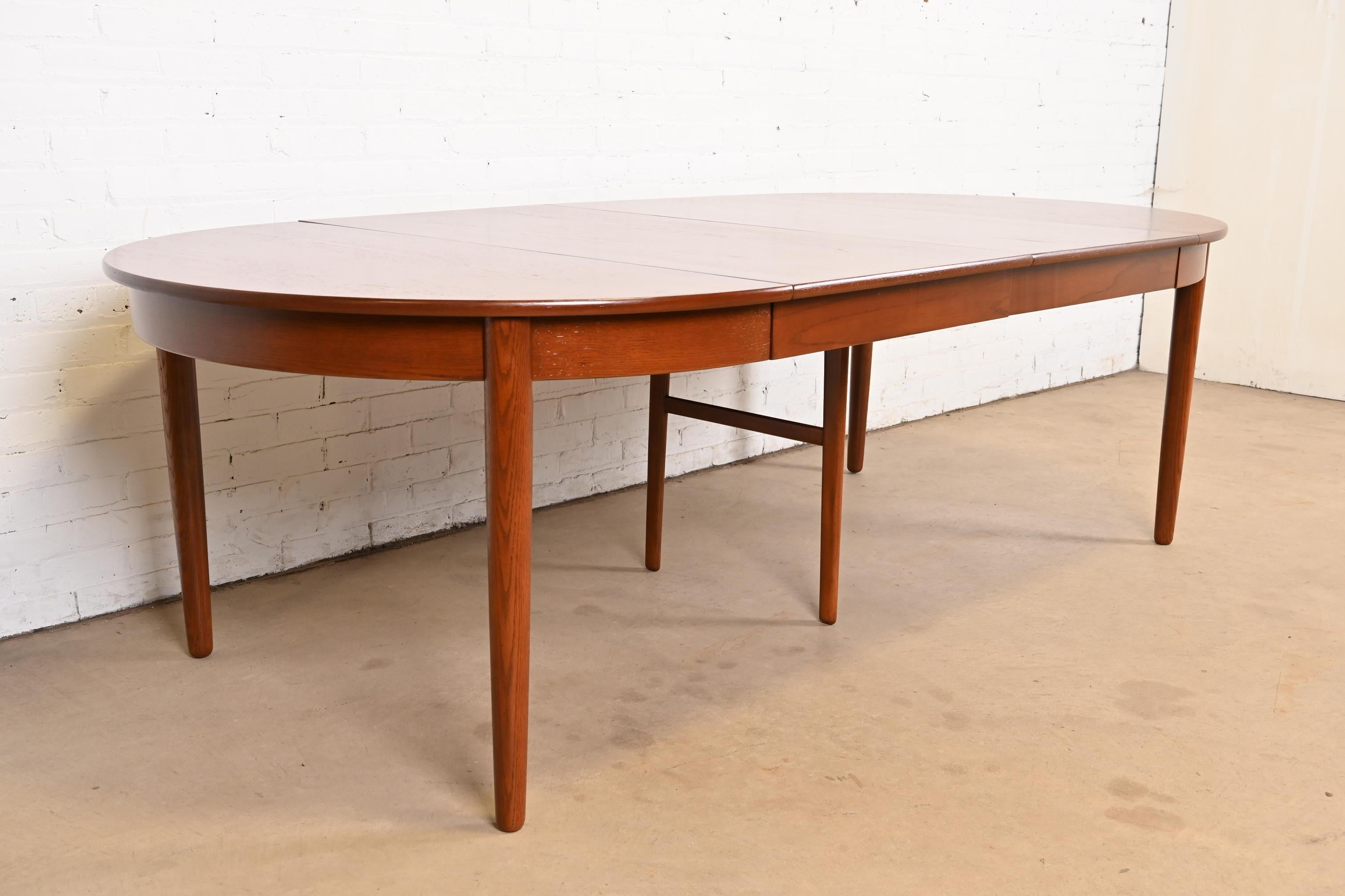 Mid-Century Modern Table de salle à manger à rallonge moderne danoise en teck Hans Wegner pour Andreas Tuck en vente