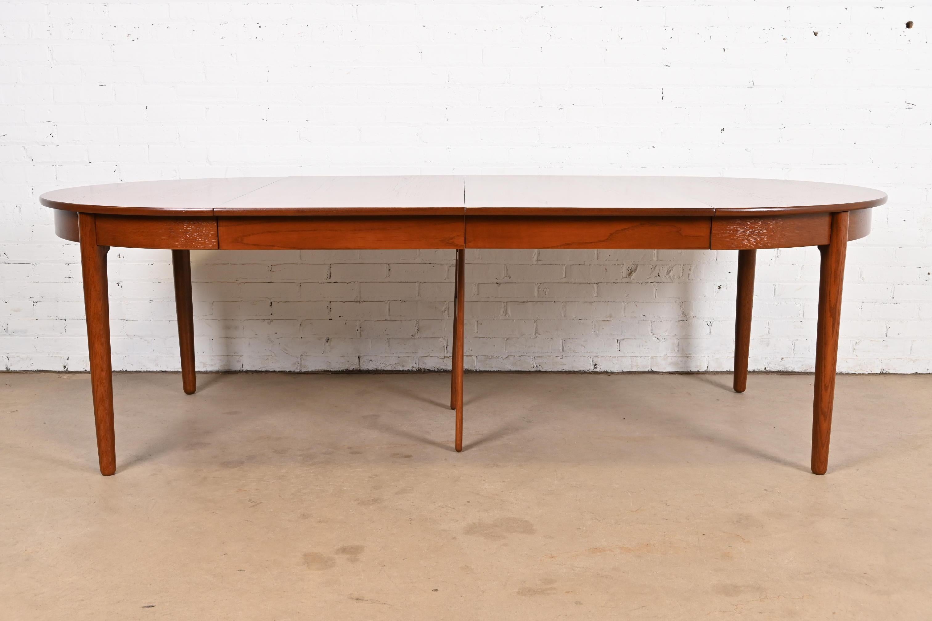 Danois Table de salle à manger à rallonge moderne danoise en teck Hans Wegner pour Andreas Tuck en vente