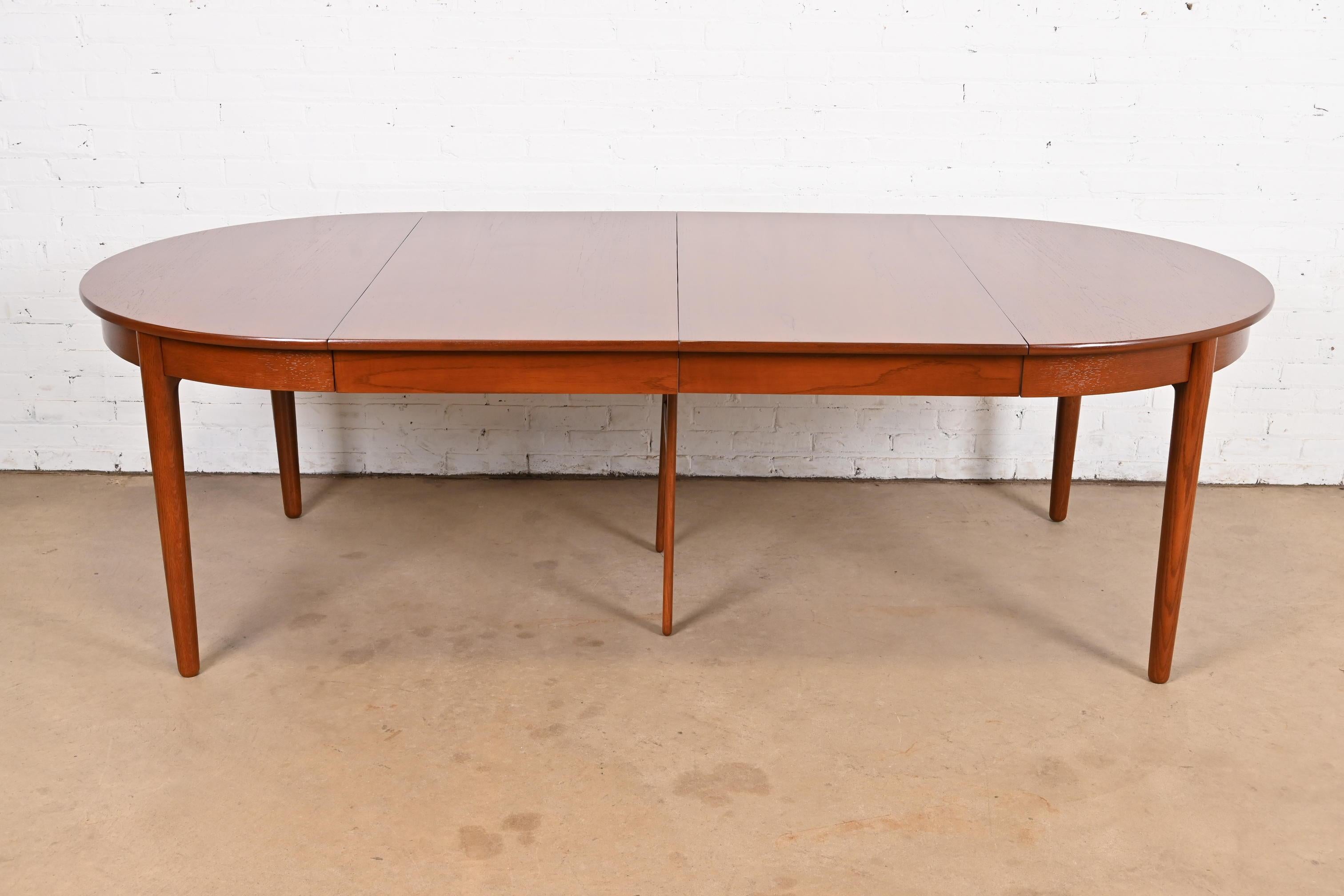 Table de salle à manger à rallonge moderne danoise en teck Hans Wegner pour Andreas Tuck Bon état - En vente à South Bend, IN